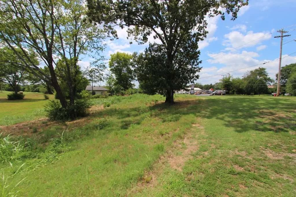 Property at 2365 E Oak - Image 11
