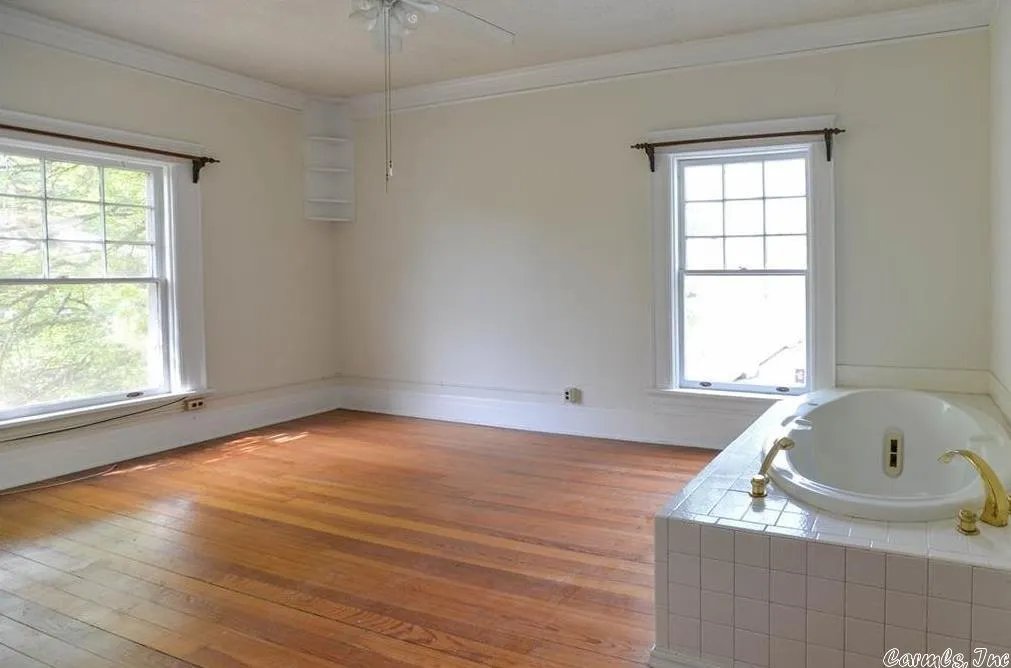 Property at 2900  Rogers - Image 7