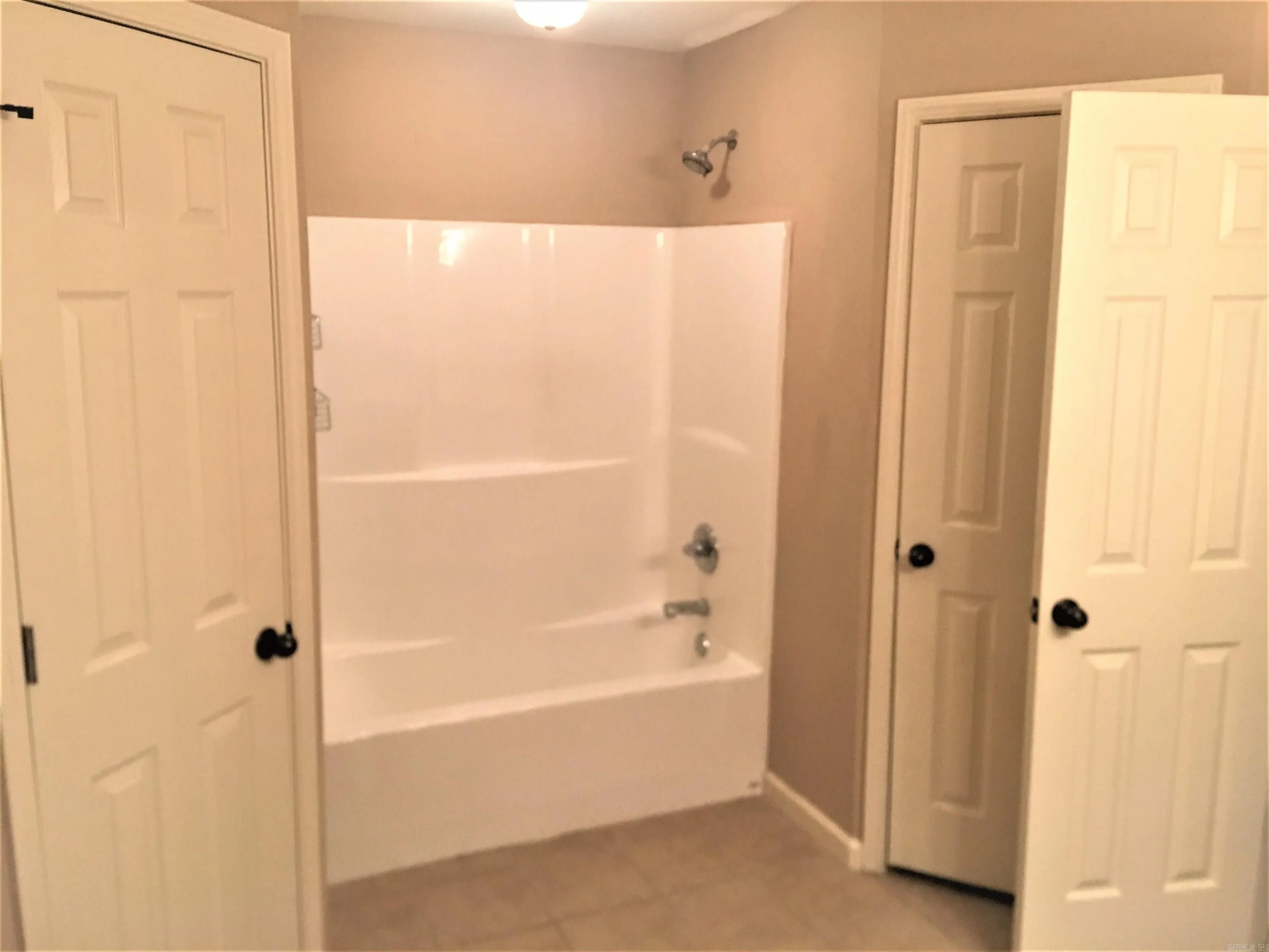Property at 354  Meadowcreek - Image 11