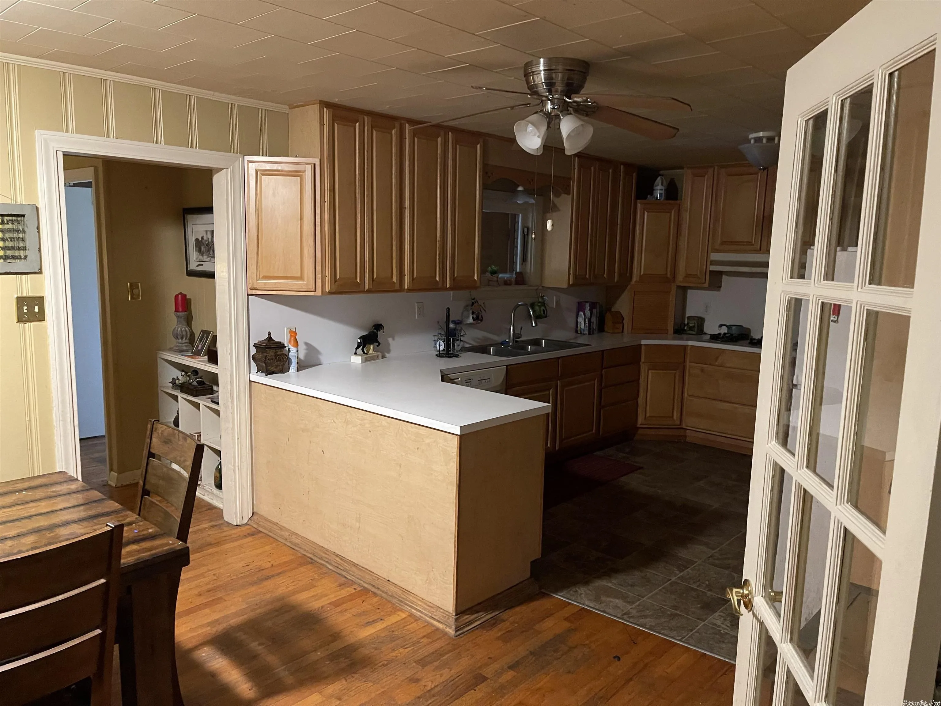 Property at 409 W Spruce - Image 4