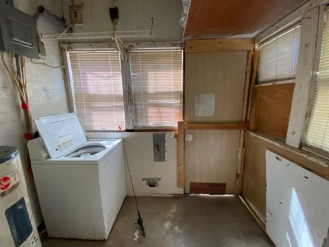 Property at 118 N College - Image 7
