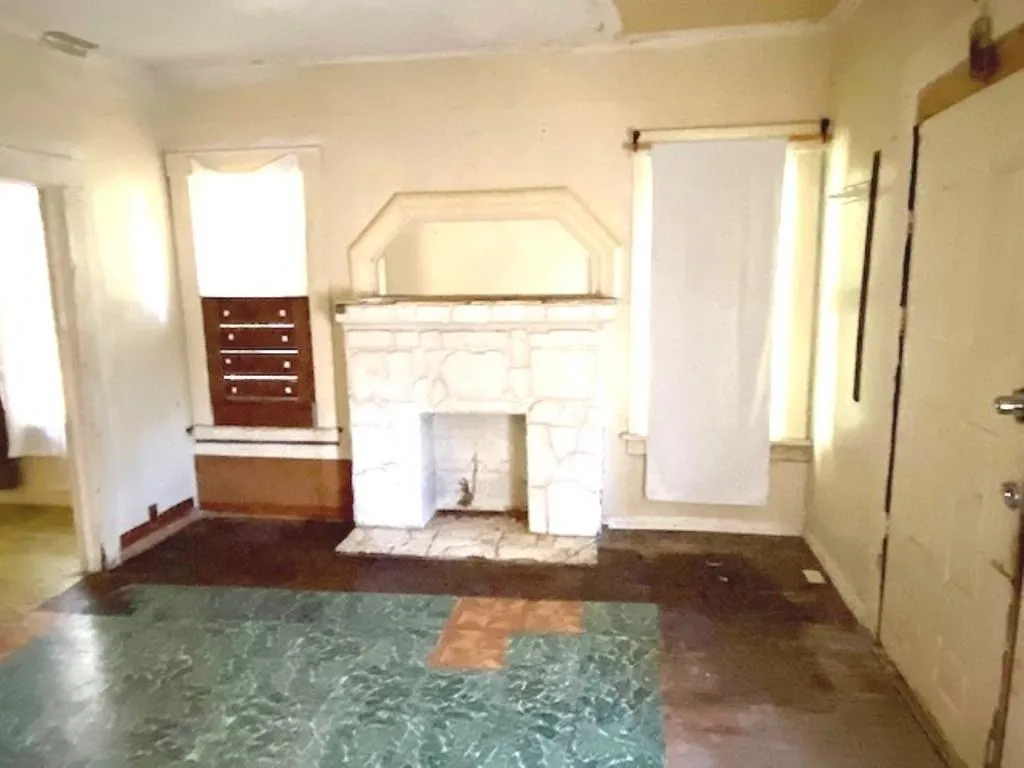 Property at 118 N College - Image 2