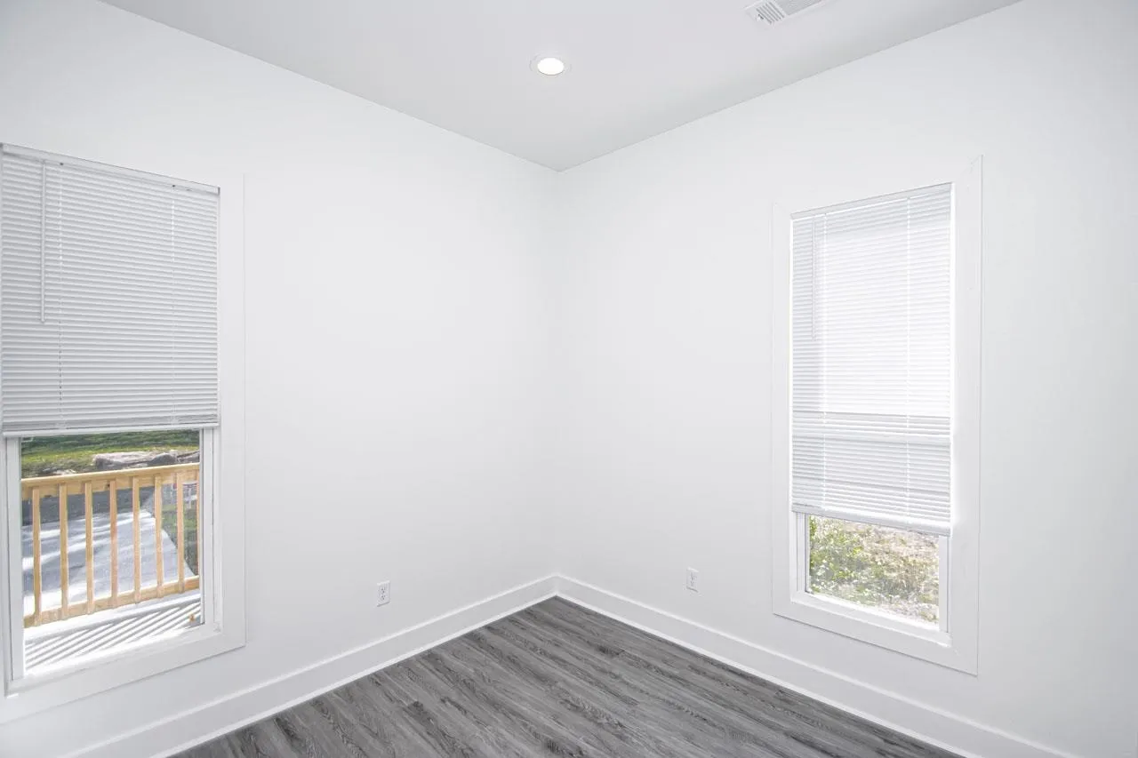 Property at 306 S Schiller - Image 30