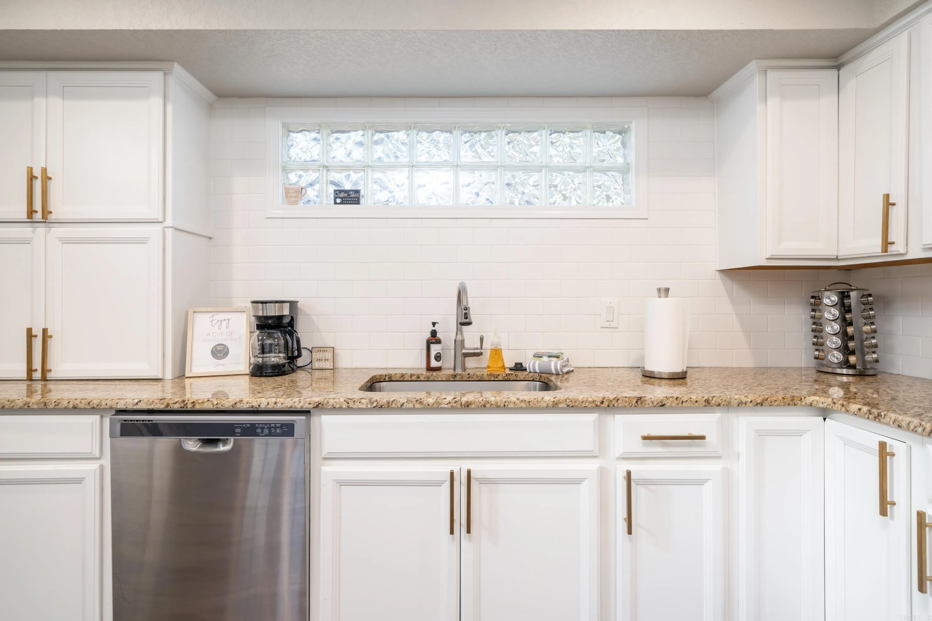 Property at 400  Majestic lodge - Image 13