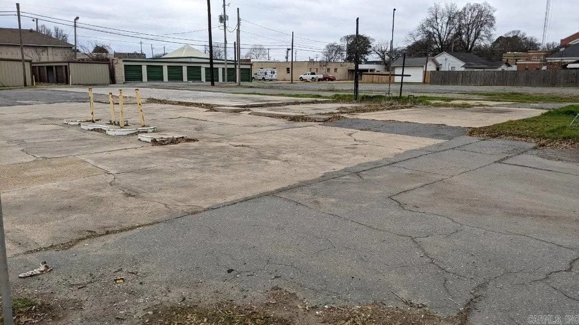 Property at 221 E Fordyce st - Image 2