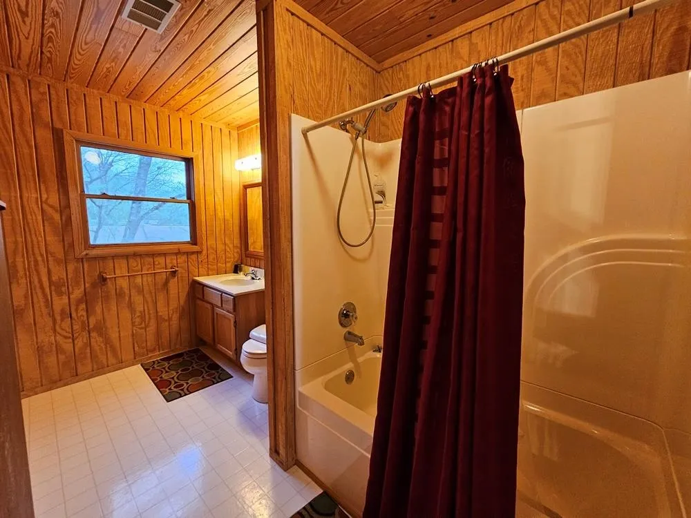 Property at 232  Bobo - Image 33