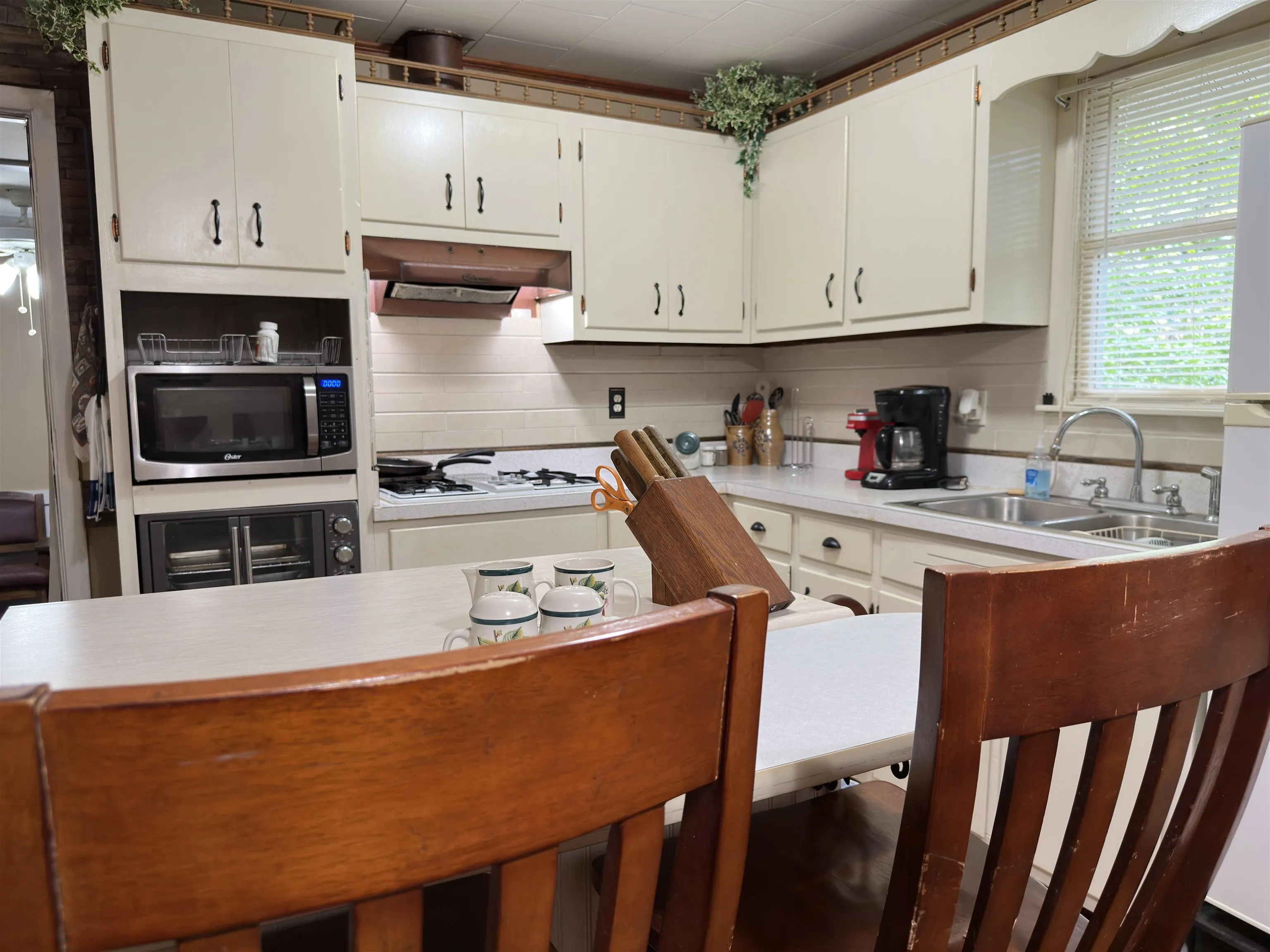 Property at 6  Chisolm - Image 6