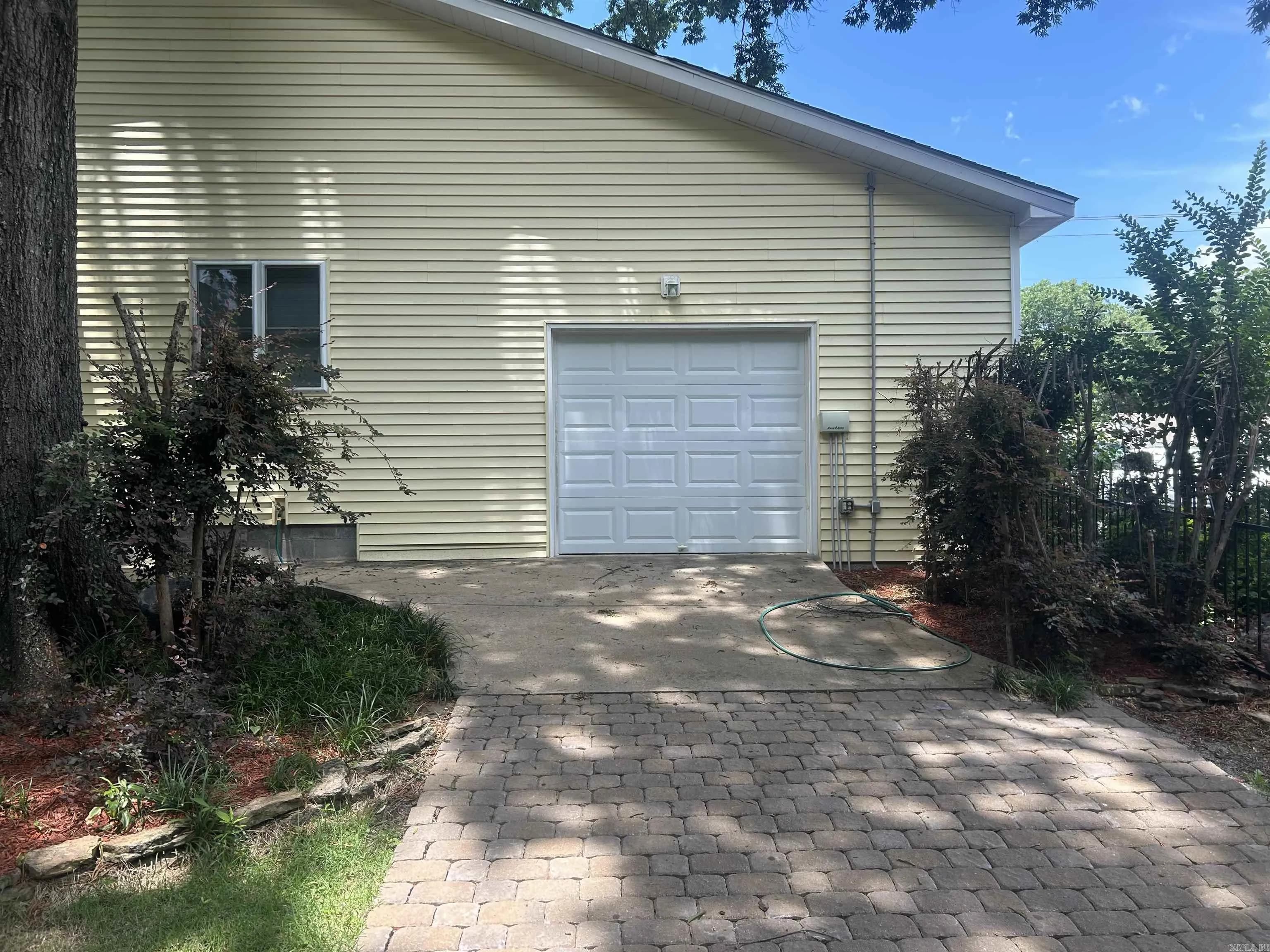 Property at 1405 E Moore - Image 41