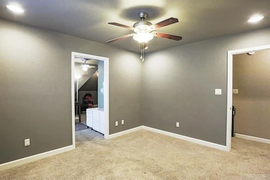 Property at 8  Ridgefield - Image 30