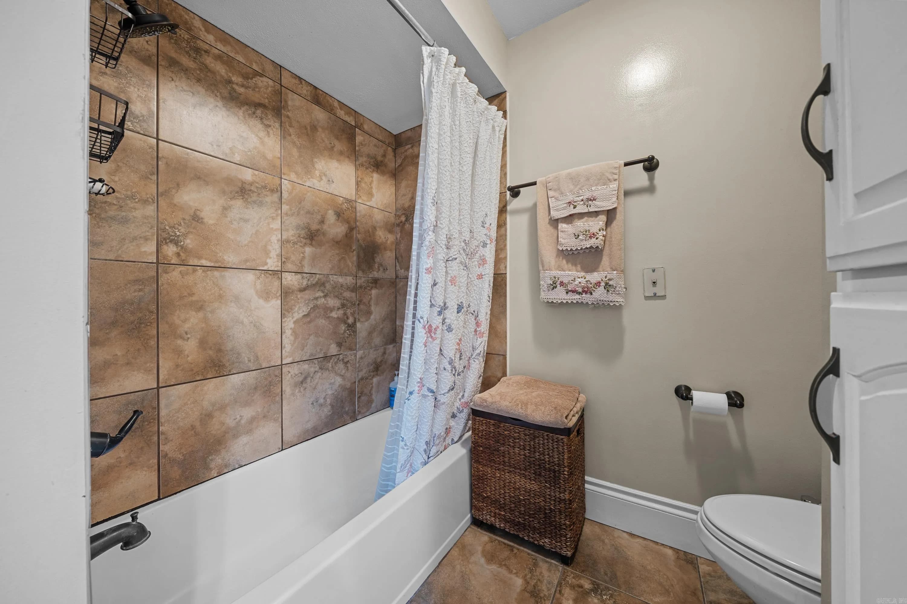 Property at 102  Wedgewood - Image 27