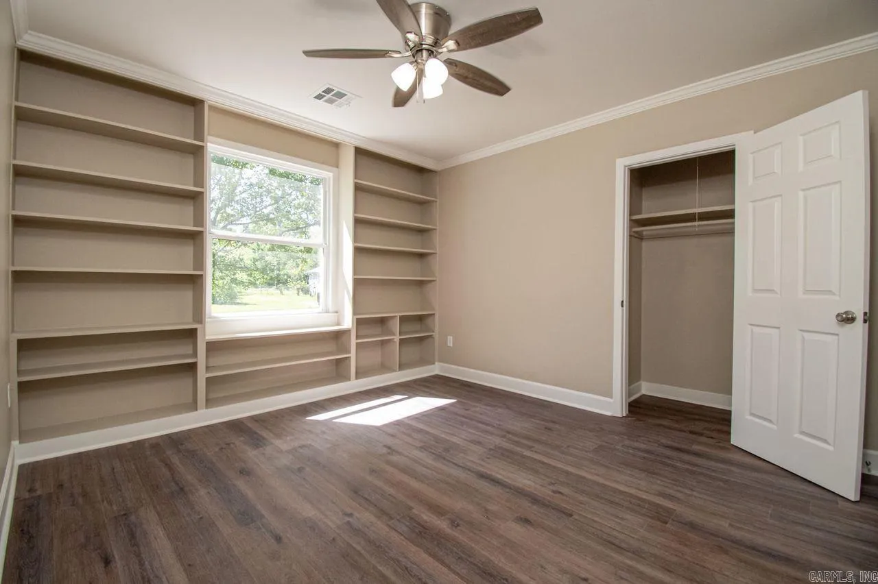 Property at 909  Elm street - Image 17