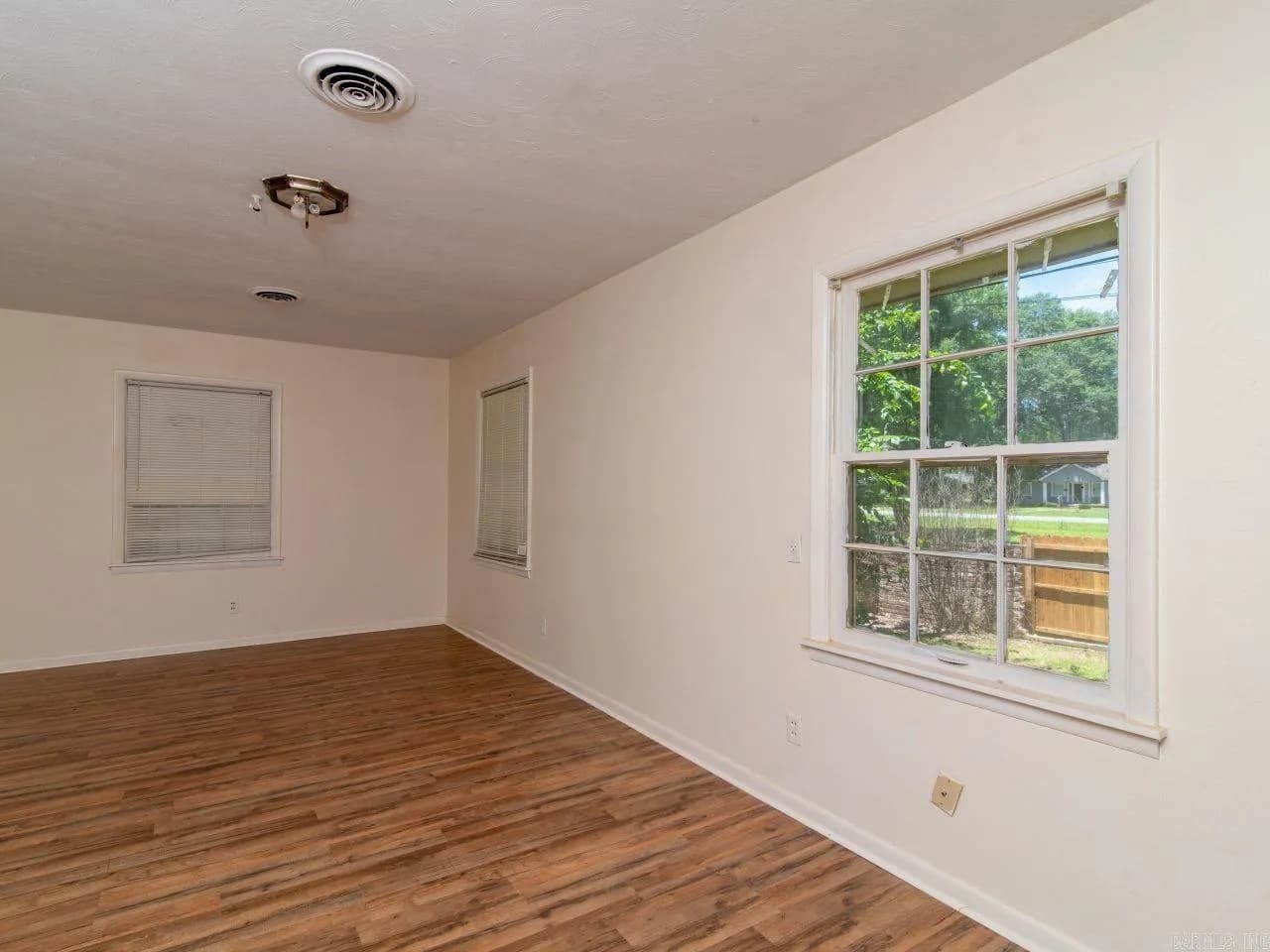 Property at 1303  Arrowhead pl - Image 16