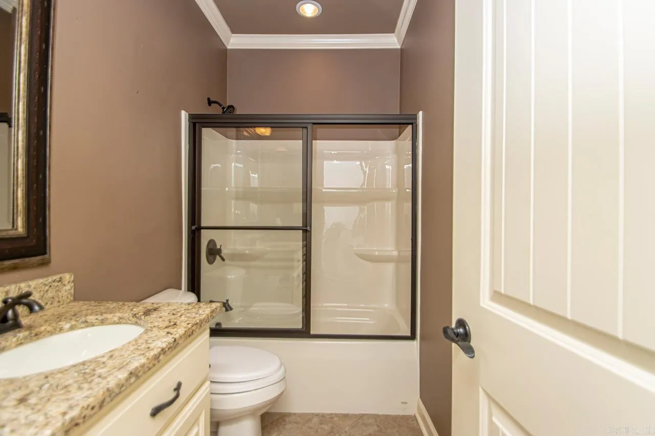 Property at 820  Raney - Image 24