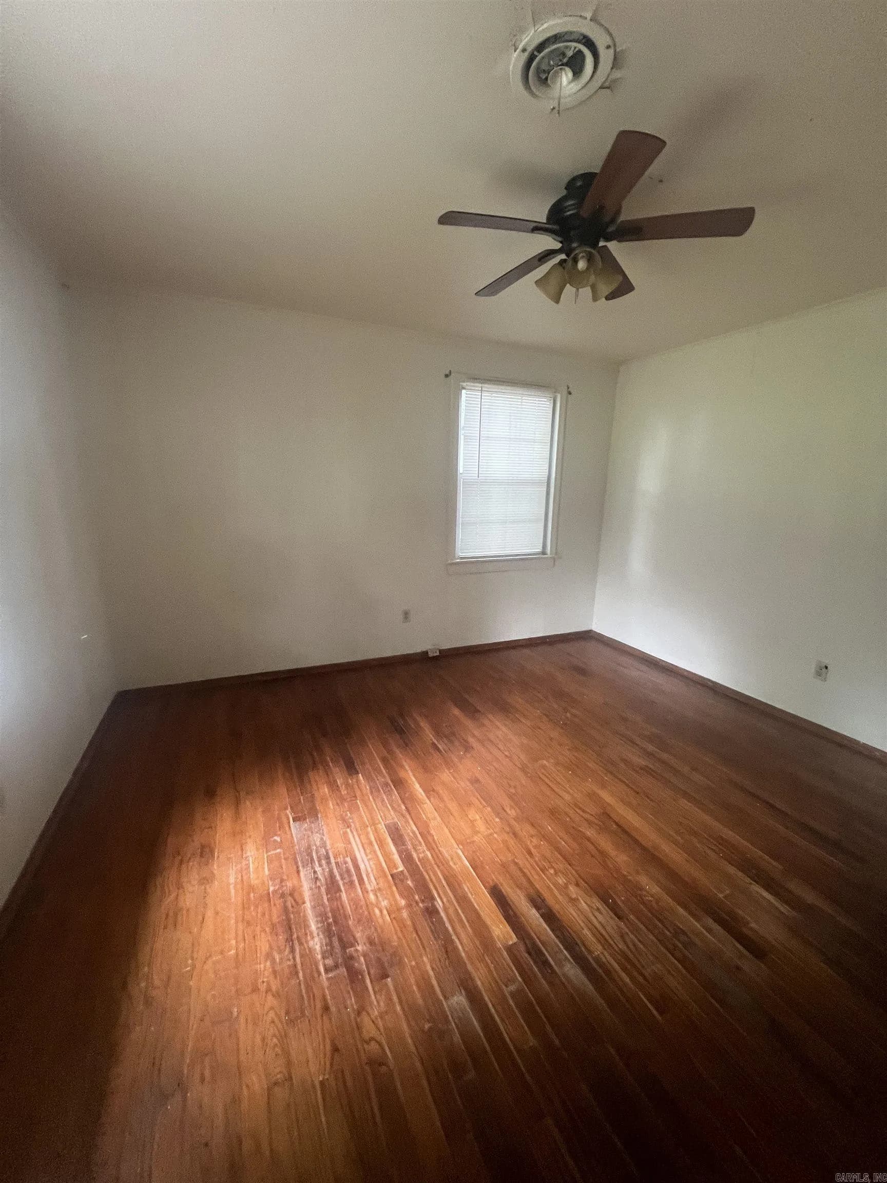 Property at 3111  Tulip - Image 8