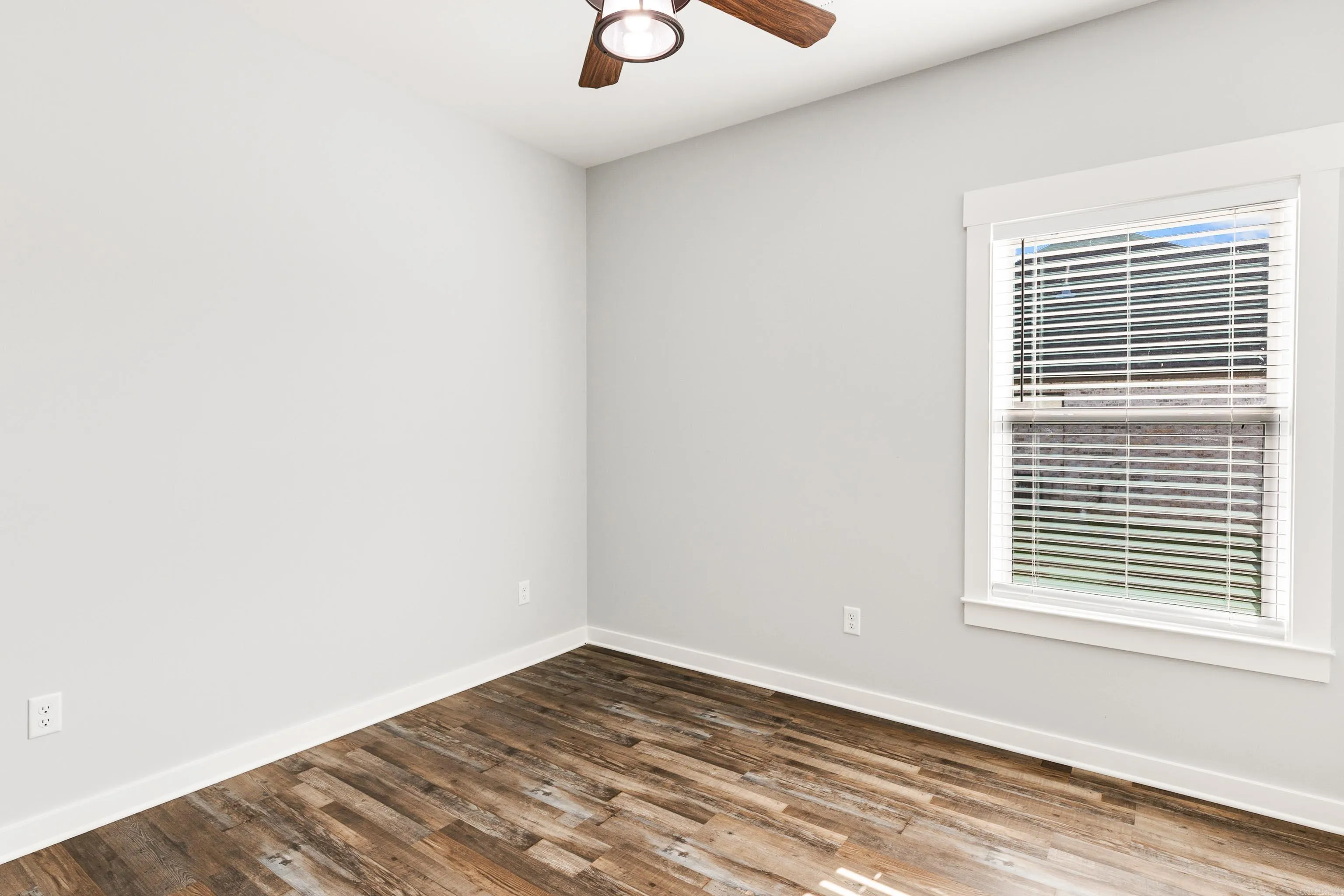 Property at 1594  Waterford - Image 32