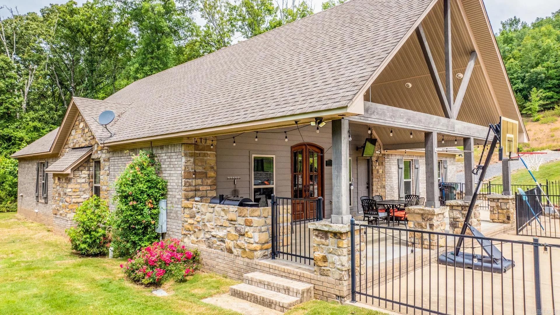 Property at 35  Crystal - Image 4