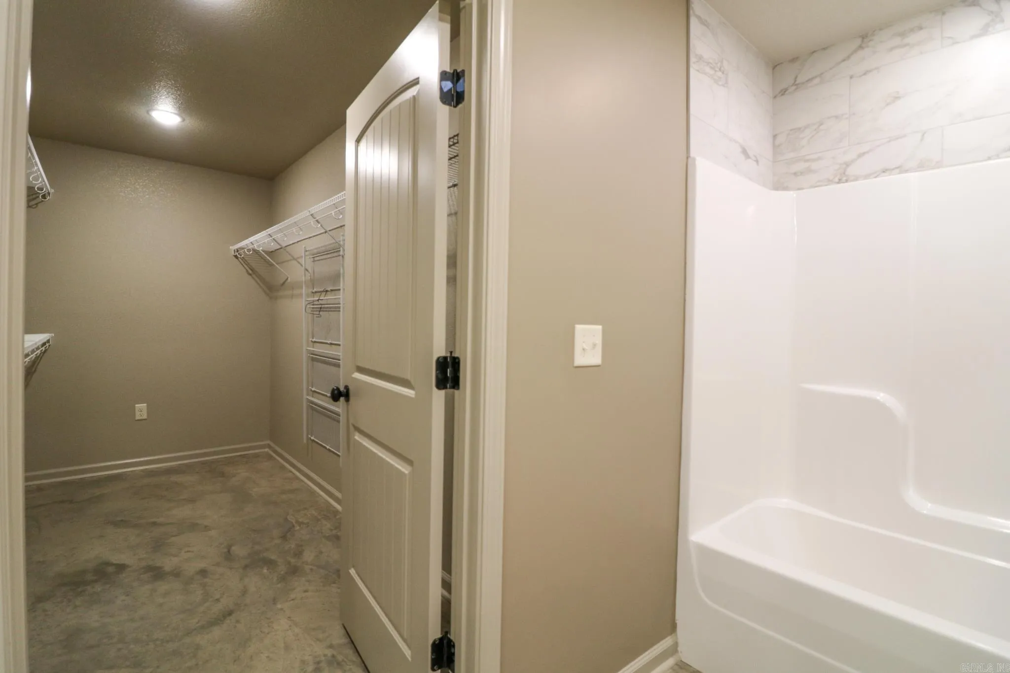 Property at 402  Gia - Image 19