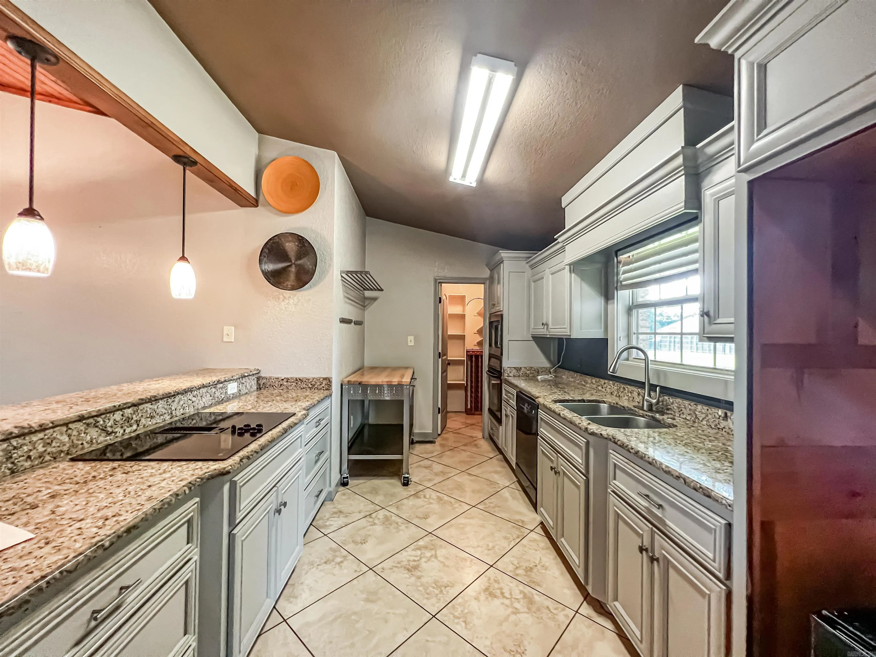 Property at 3310  Prince - Image 11
