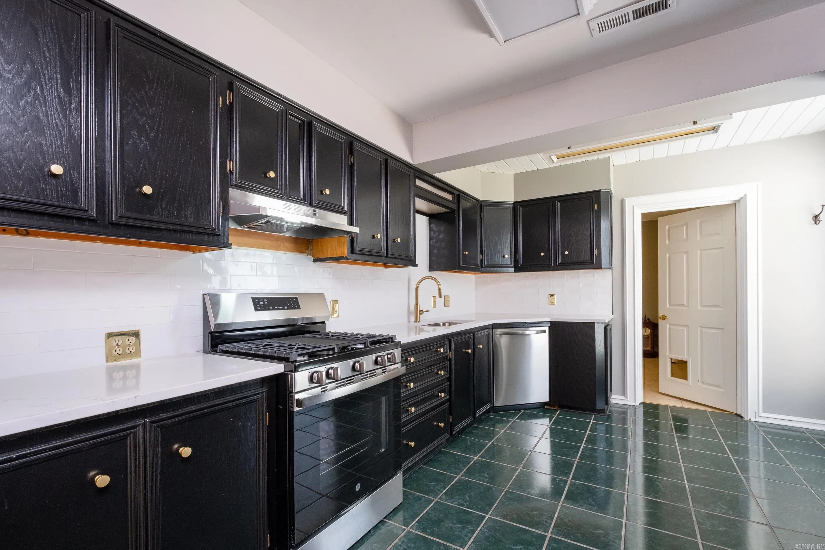 Property at 516 W F - Image 27