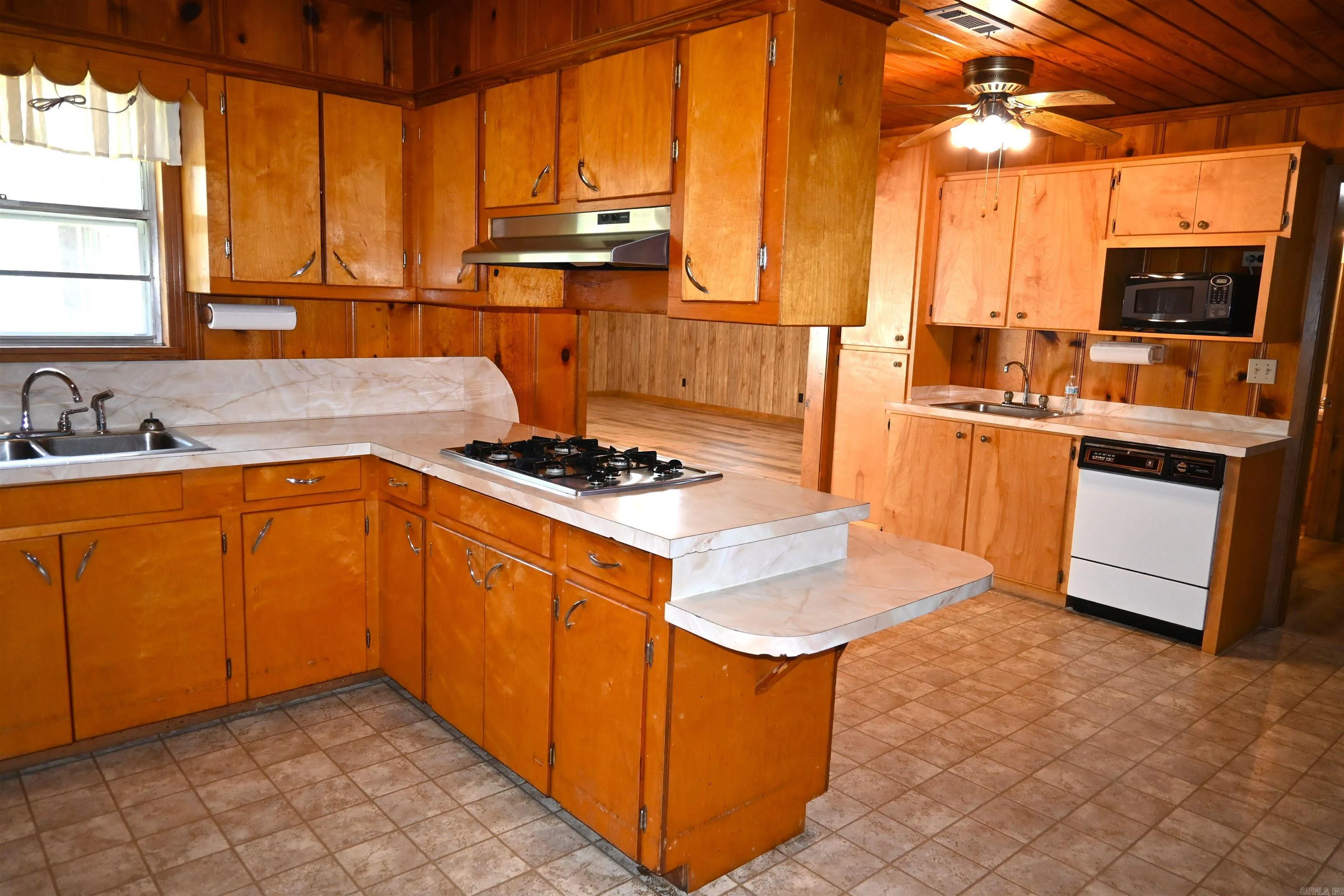 Property at 222 E Mockingbird lane - Image 9