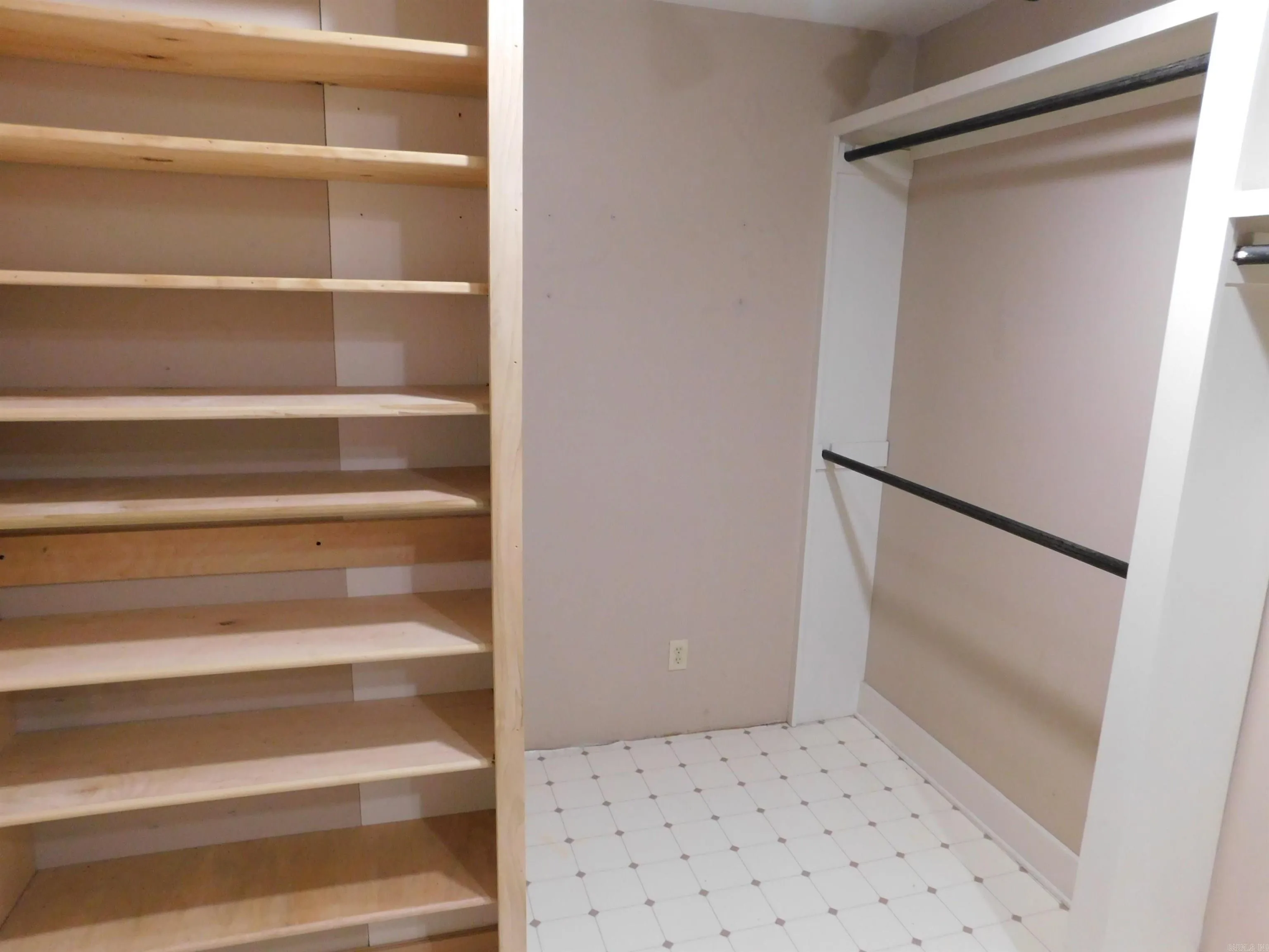 Property at 600 W F - Image 18