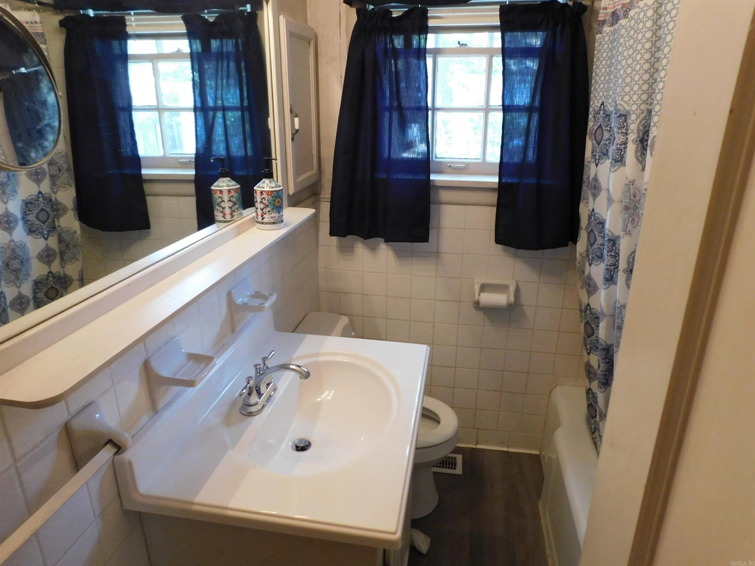 Property at 600 W F - Image 21