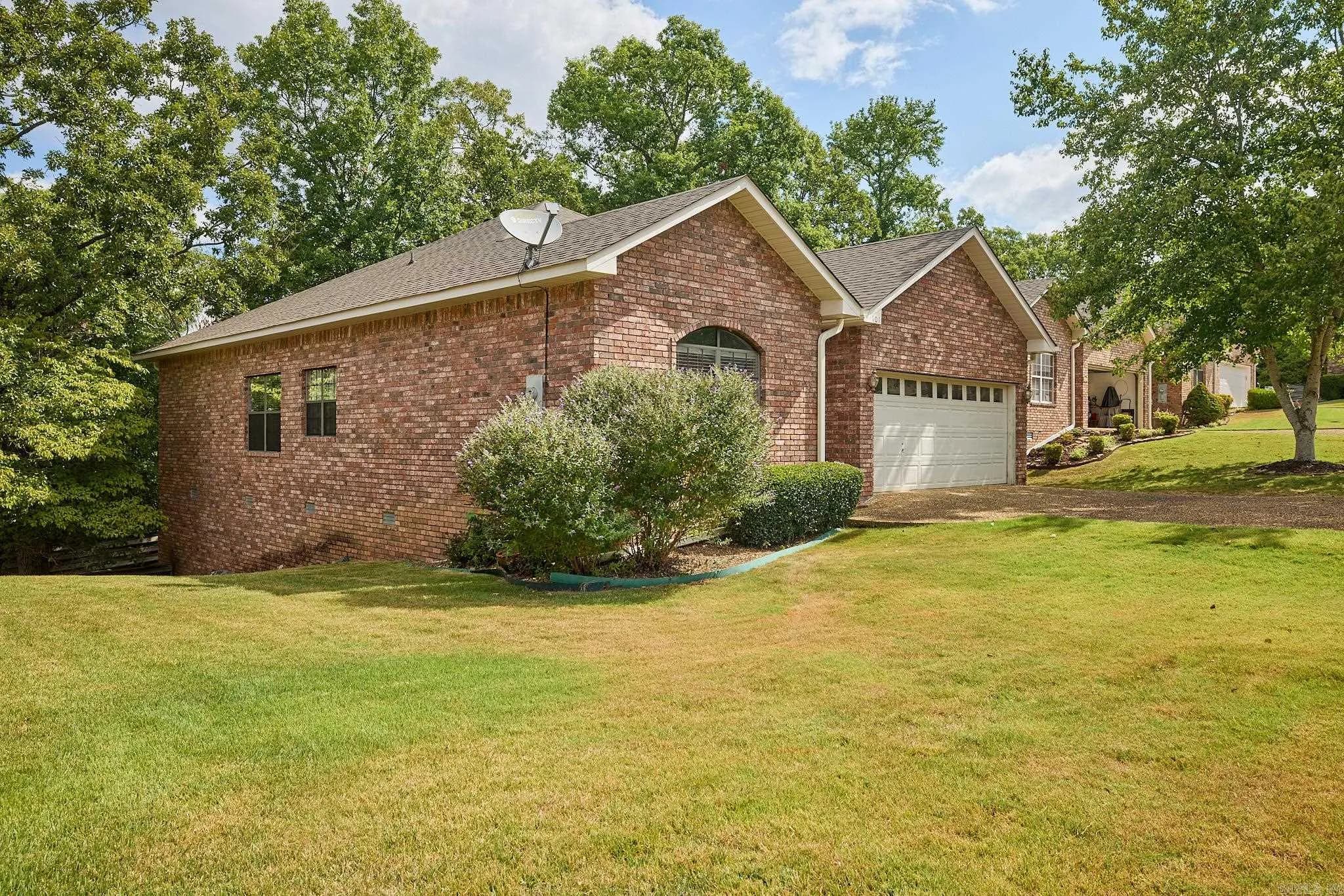 Property at 101  Creekview - Image 40