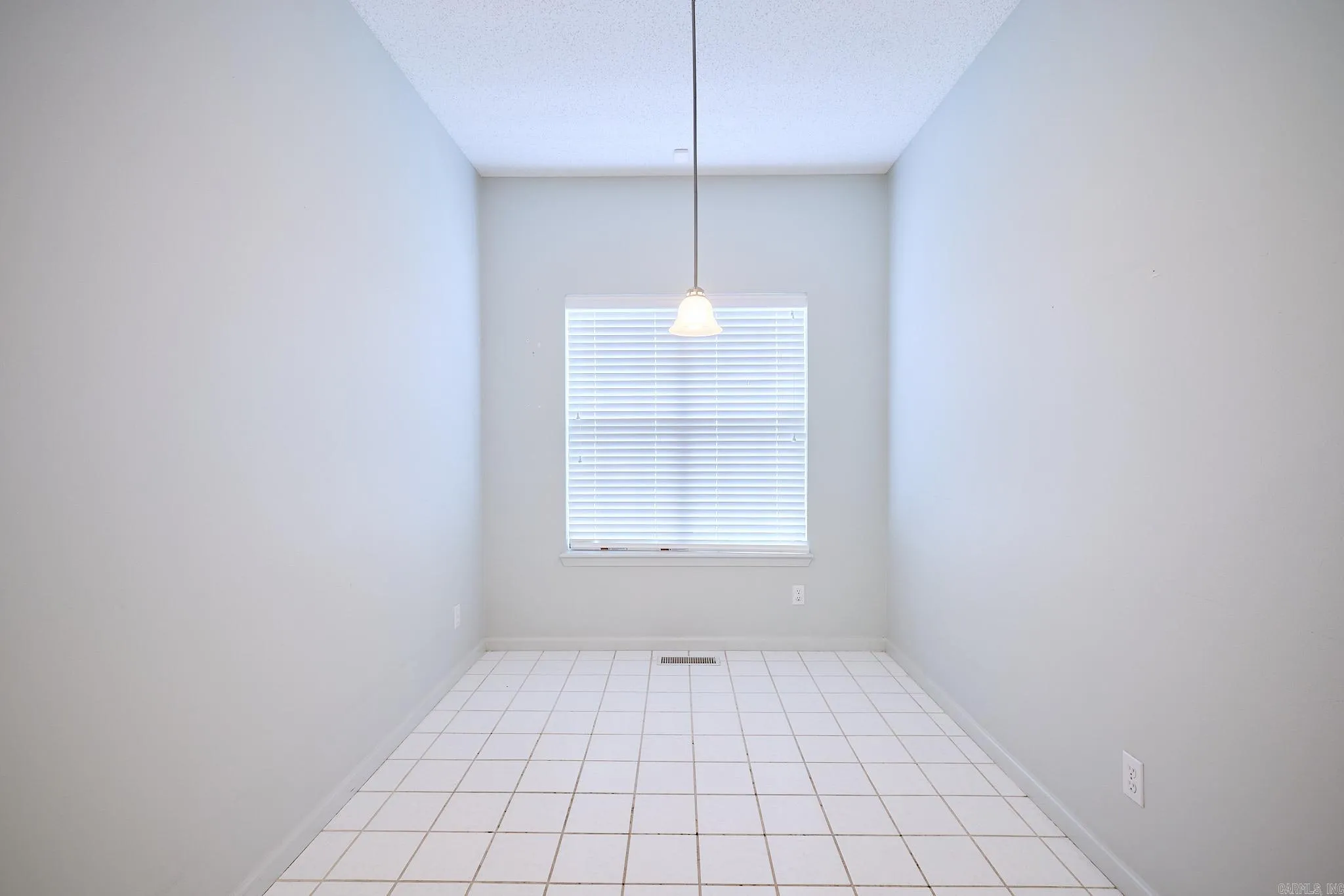 Property at 101  Creekview - Image 12