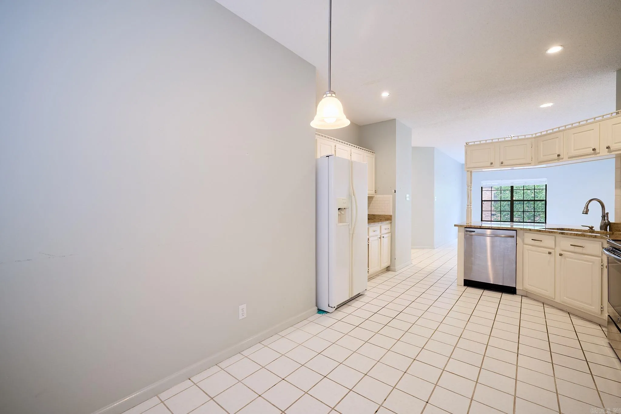 Property at 101  Creekview - Image 8