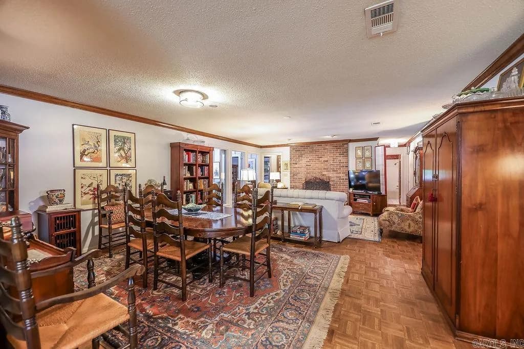 Property at 2108  Pinewood - Image 9