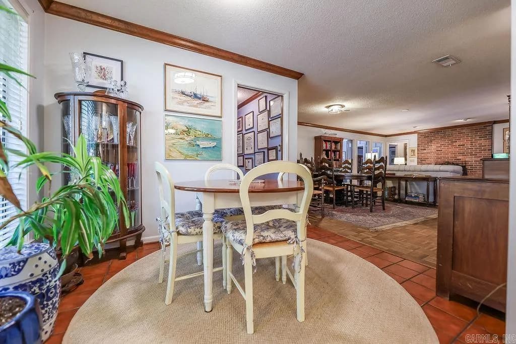 Property at 2108  Pinewood - Image 8