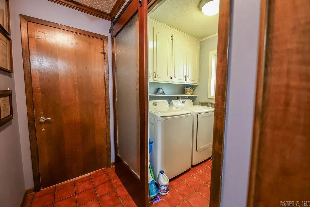 Property at 2108  Pinewood - Image 17