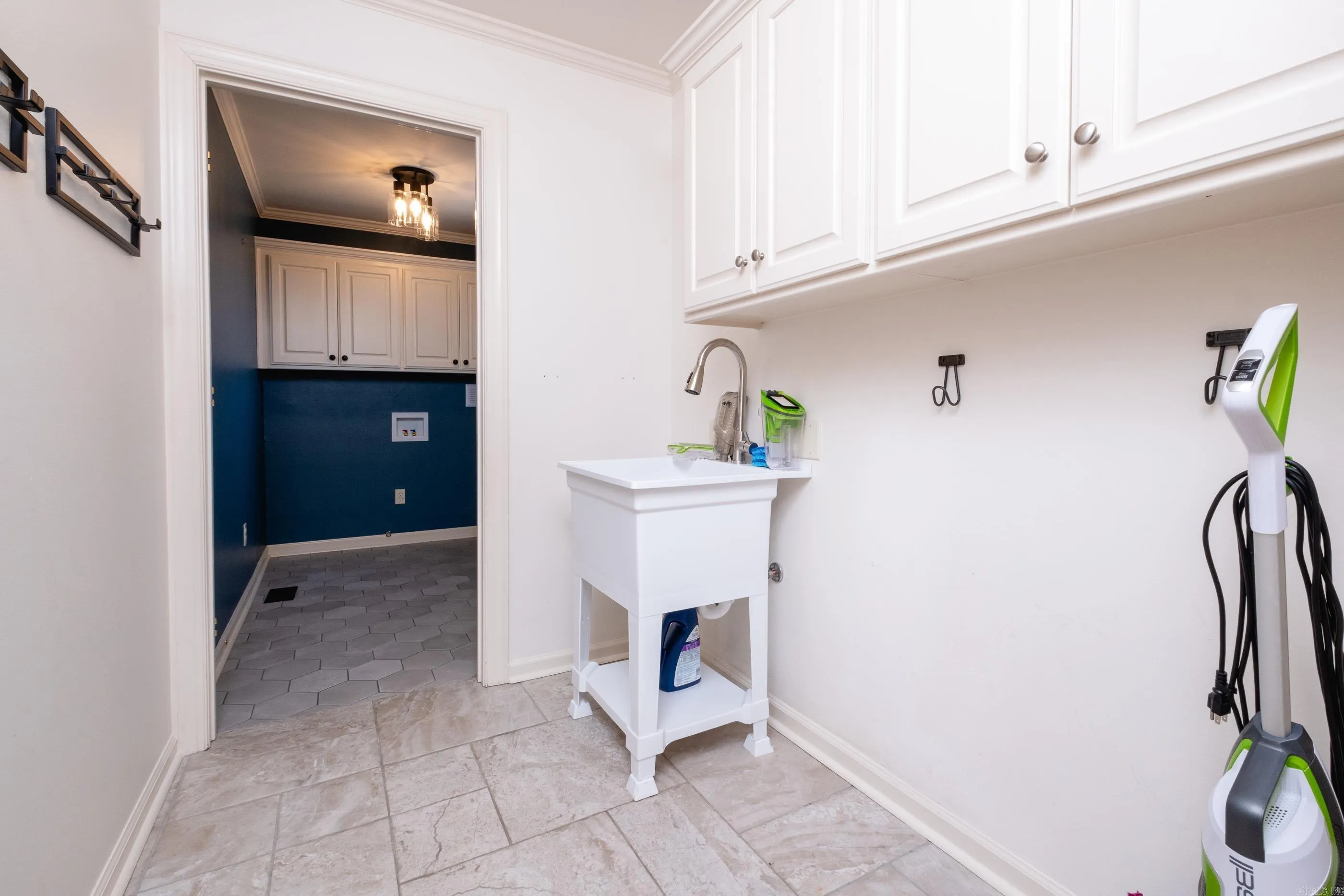 Property at 102  Charleston - Image 20