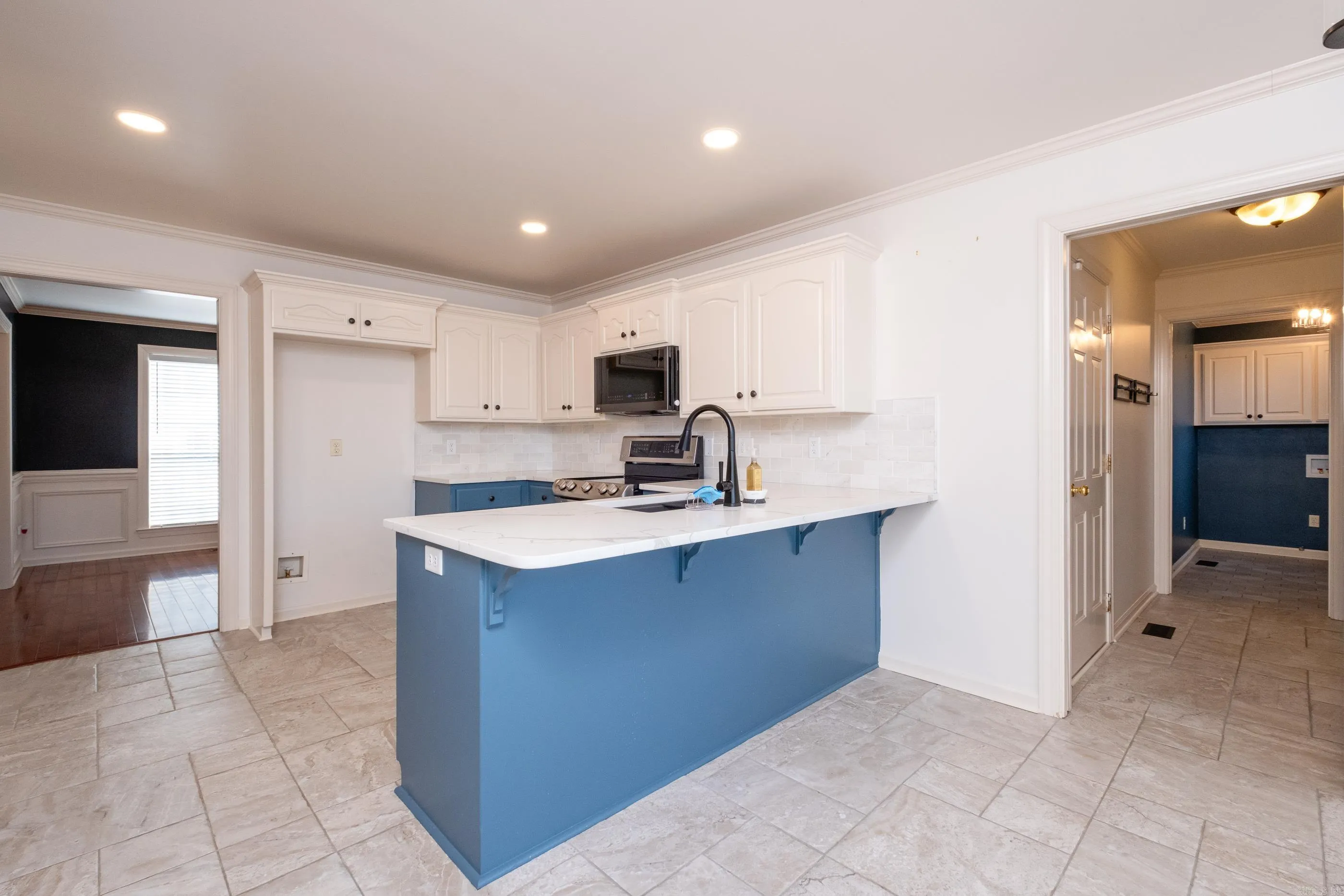 Property at 102  Charleston - Image 14