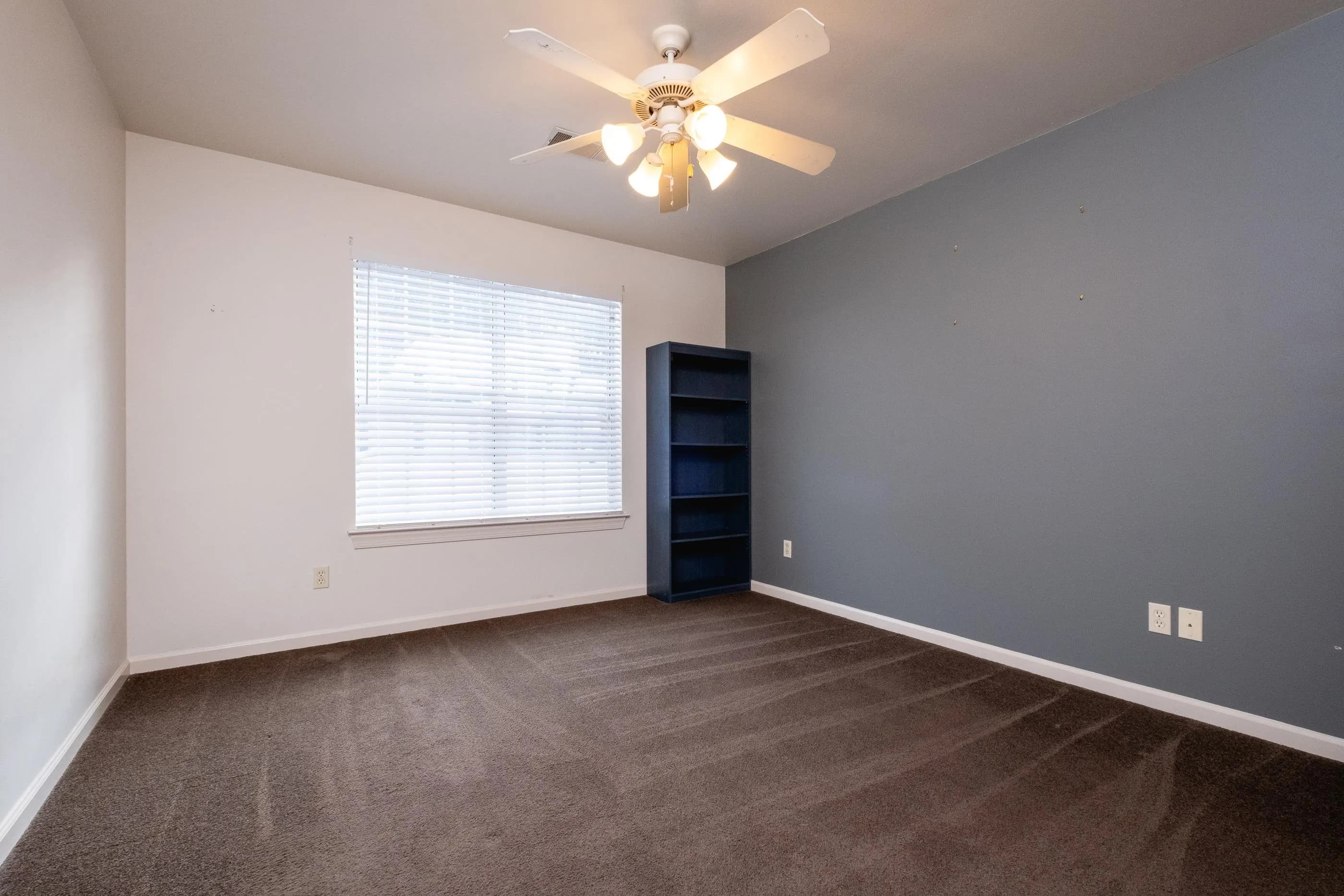 Property at 102  Charleston - Image 32