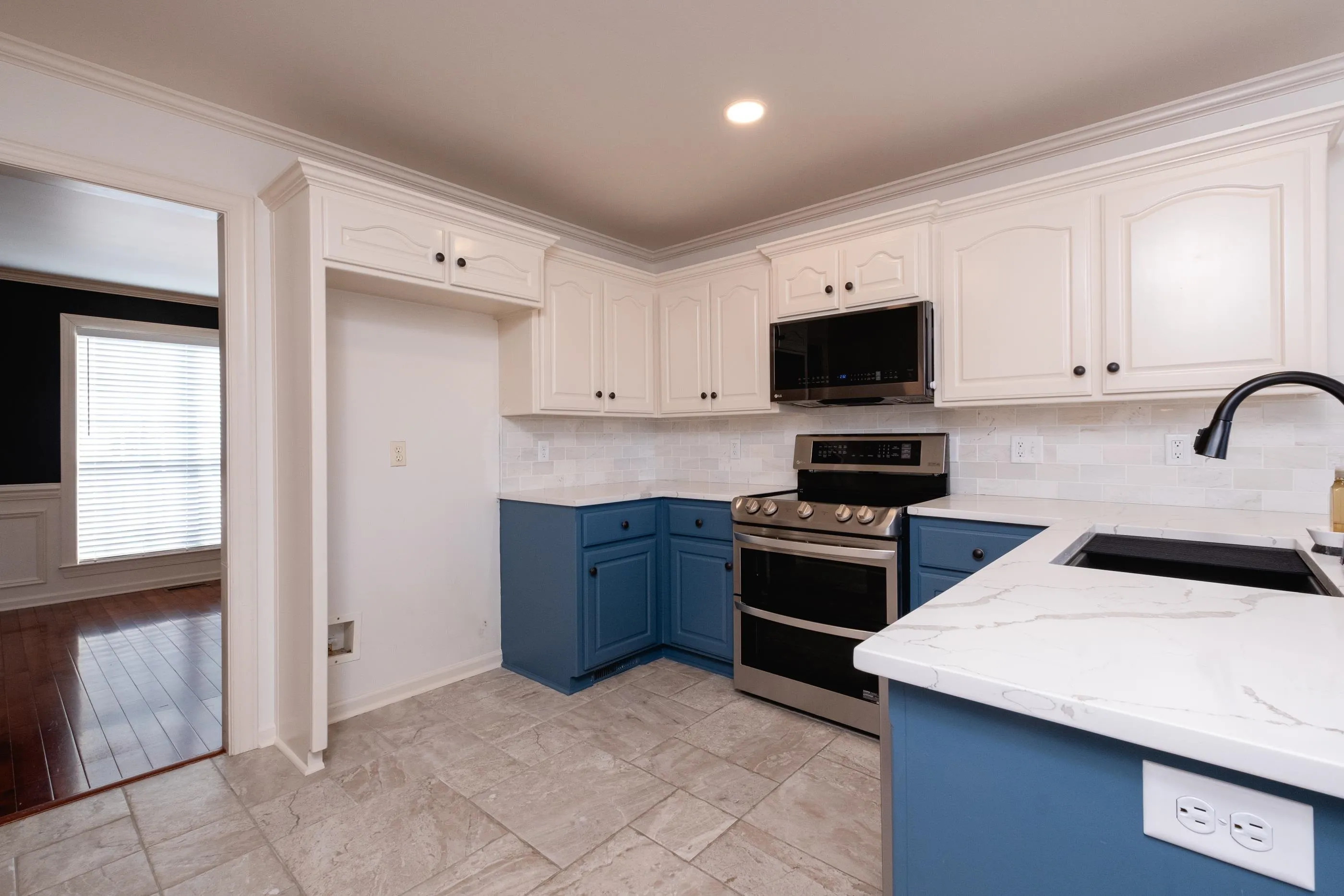 Property at 102  Charleston - Image 15