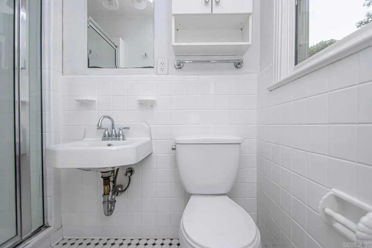Property at 7006  Hillwood - Image 19