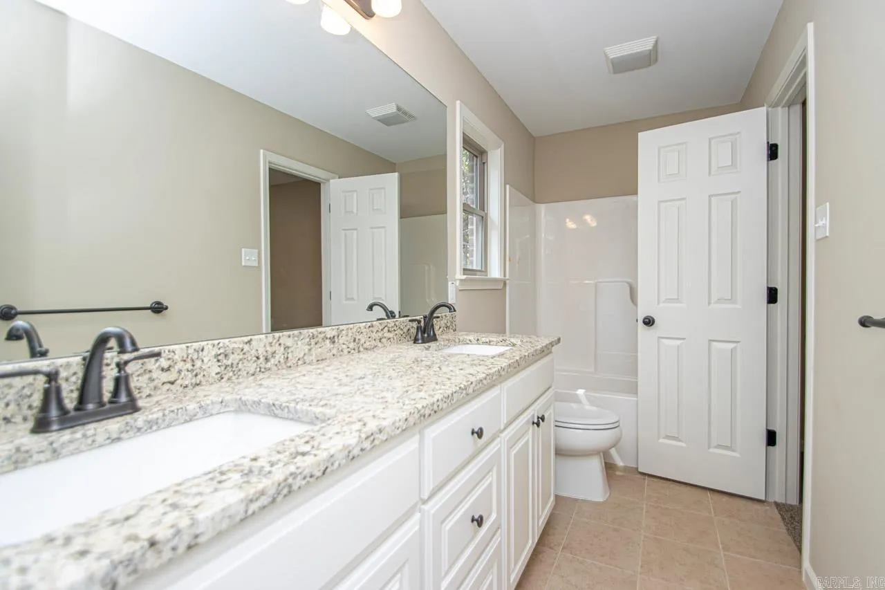 Property at 2231 E Maryland - Image 60