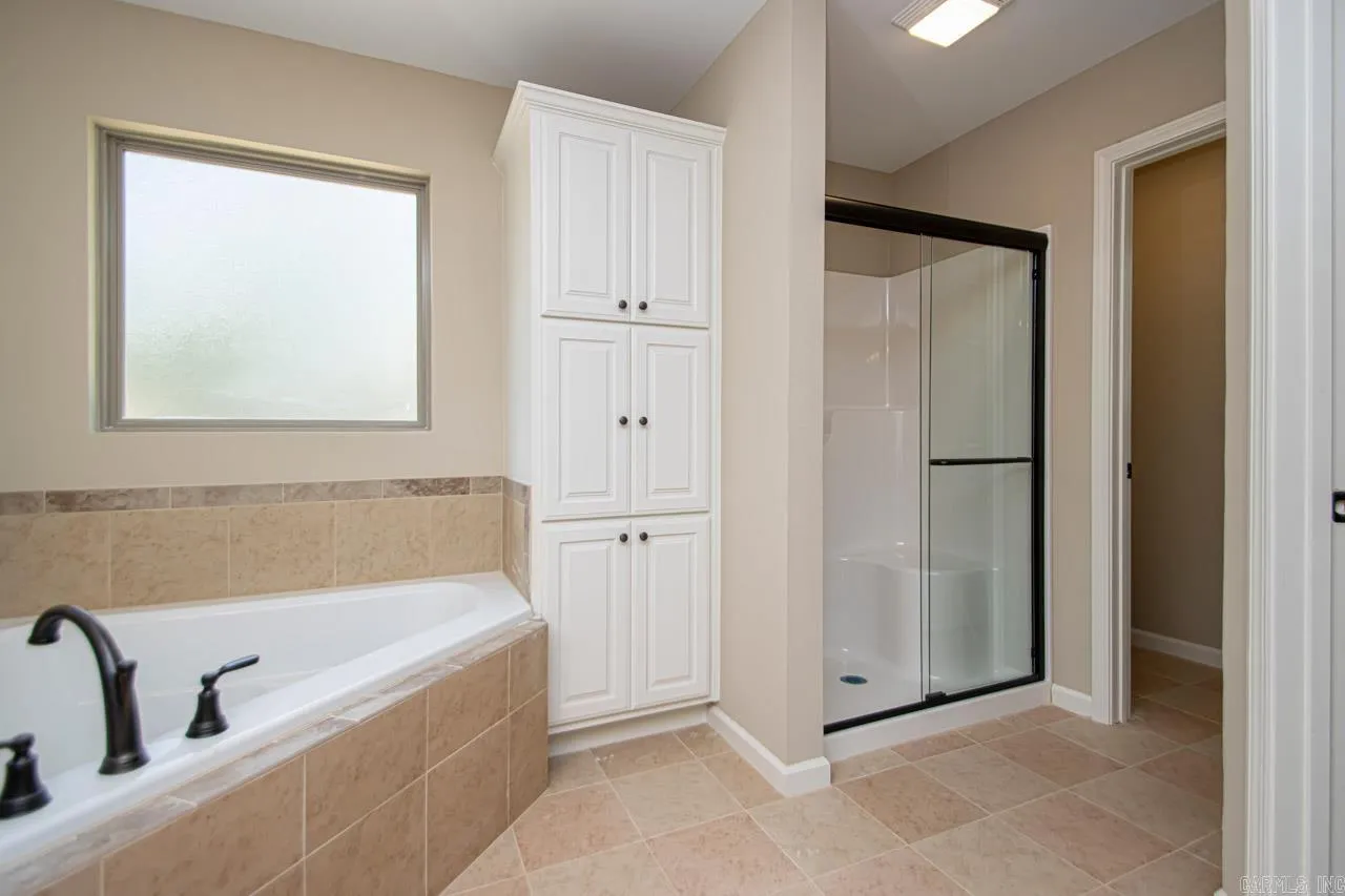 Property at 2231 E Maryland - Image 39