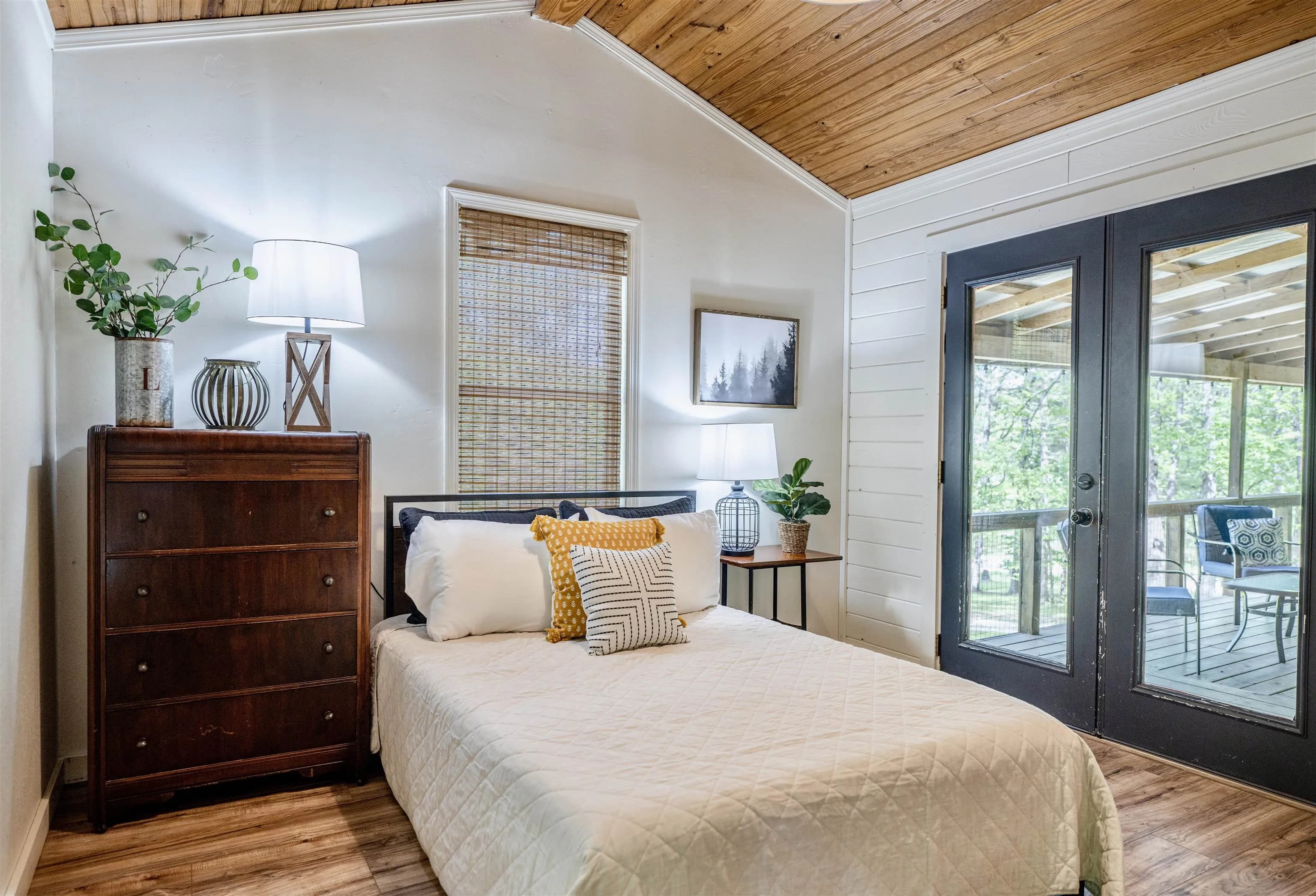 Property at 996  Pinewood lane - Image 9