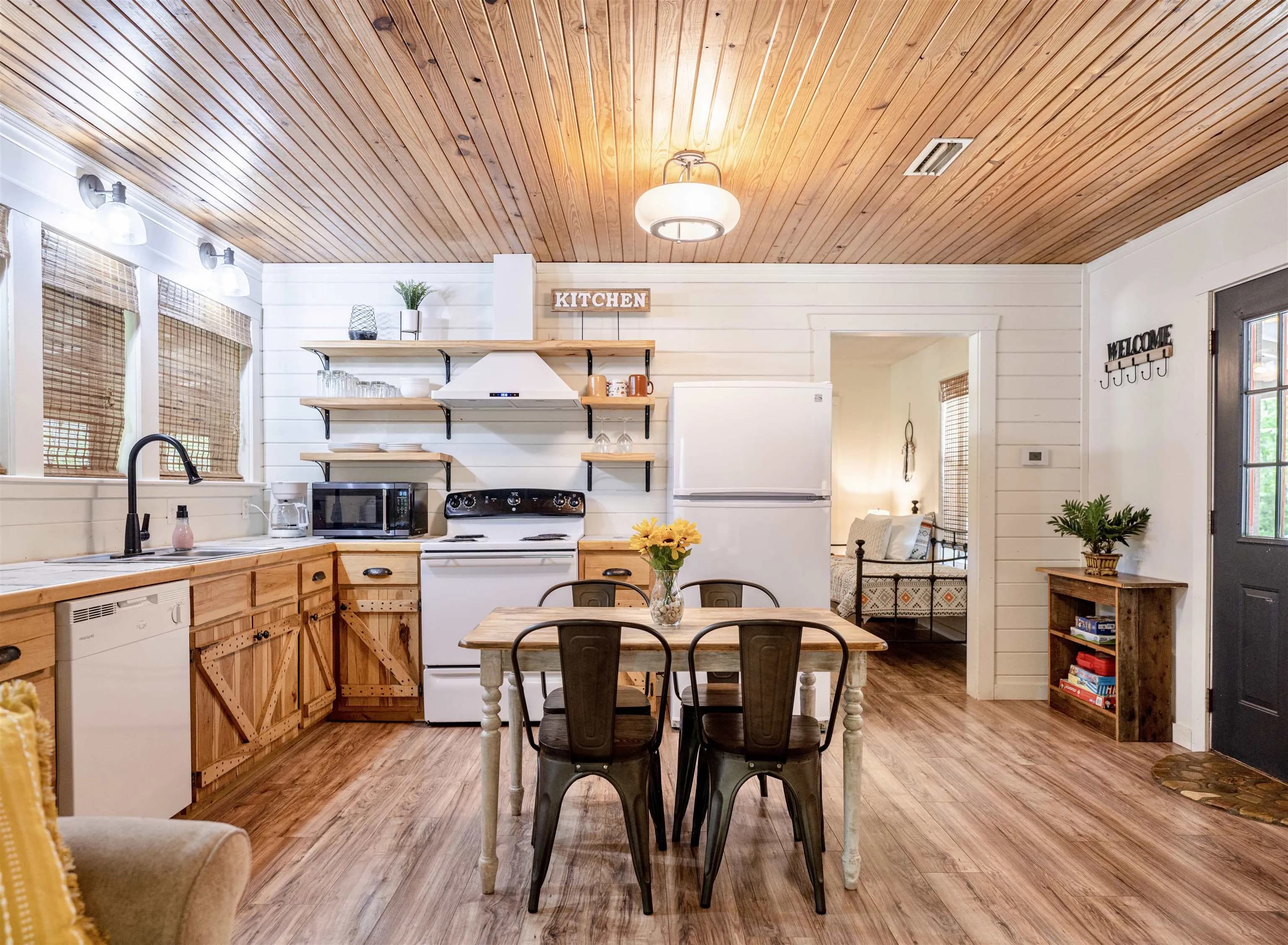Property at 996  Pinewood lane - Image 7