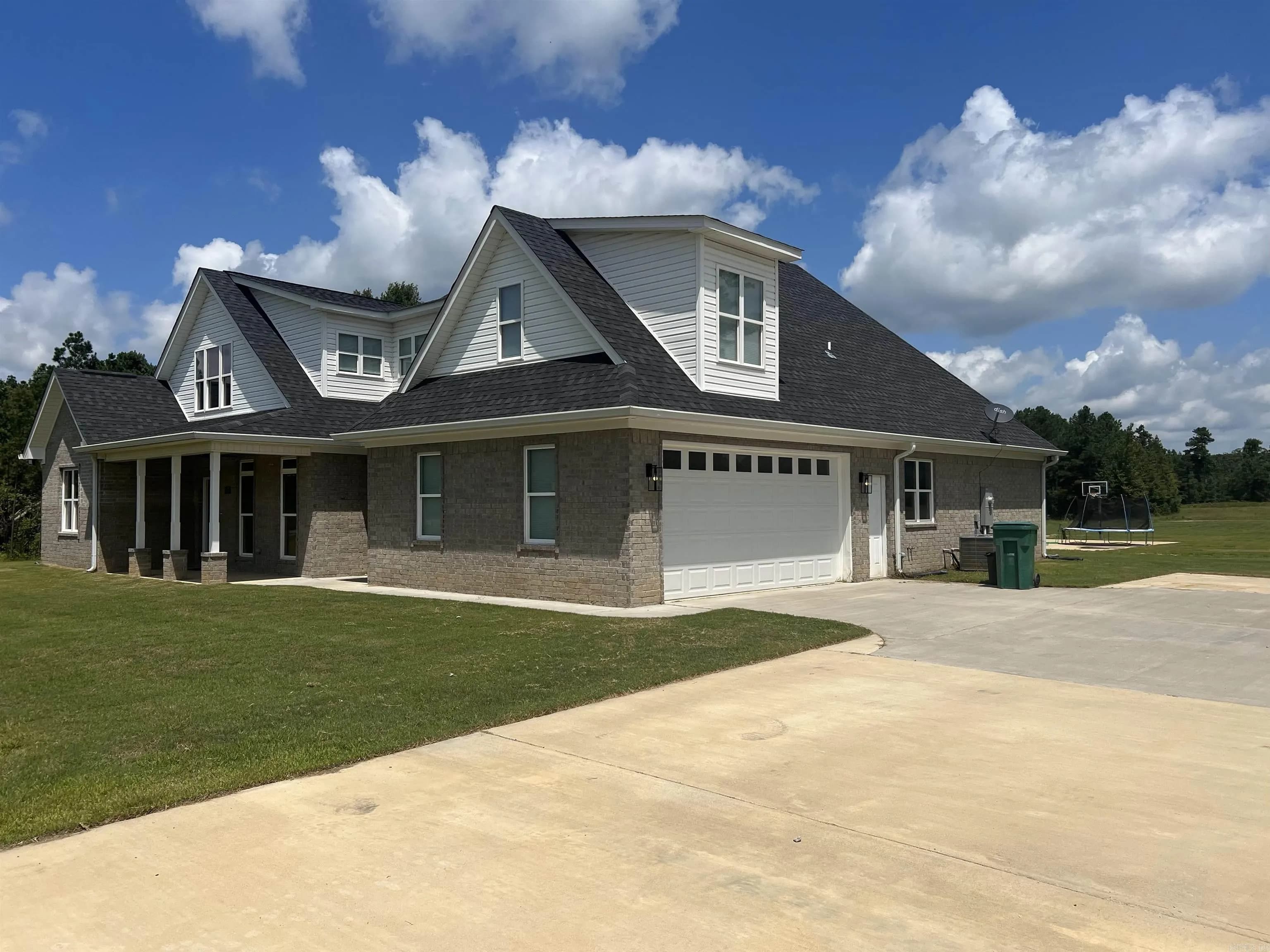 Property at 2115  Randle - Image 4