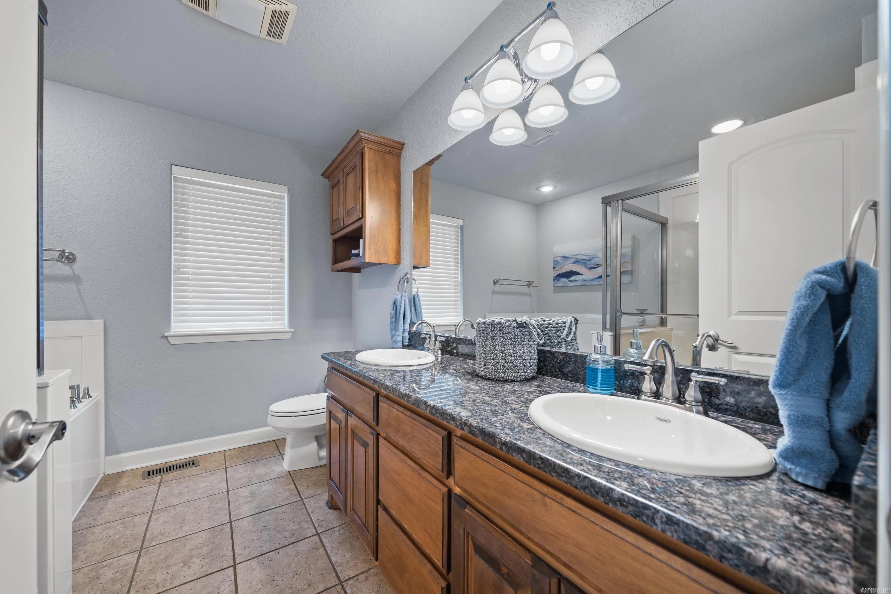 Property at 122  Chesapeake - Image 16