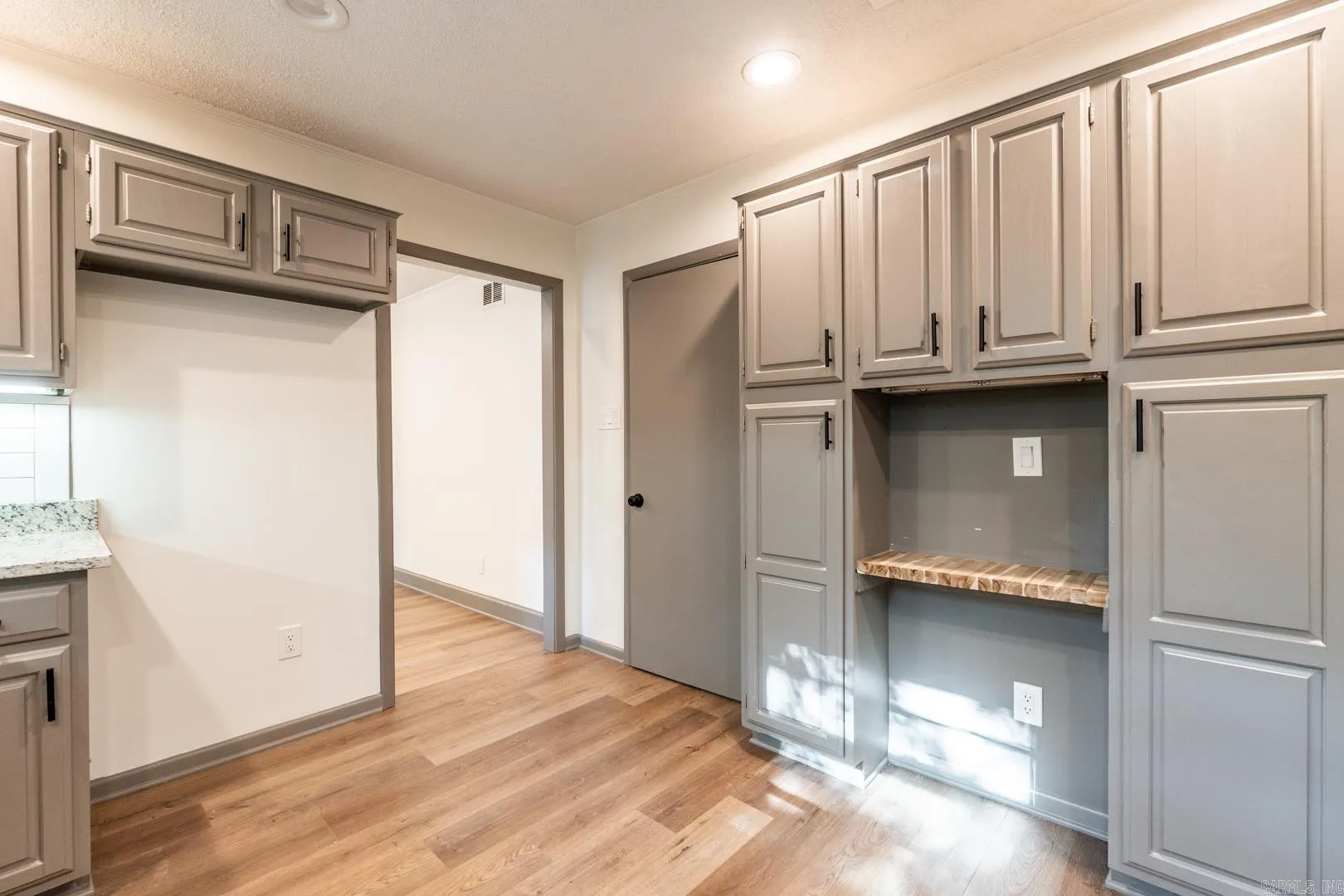 Property at 719 N Mellon - Image 6