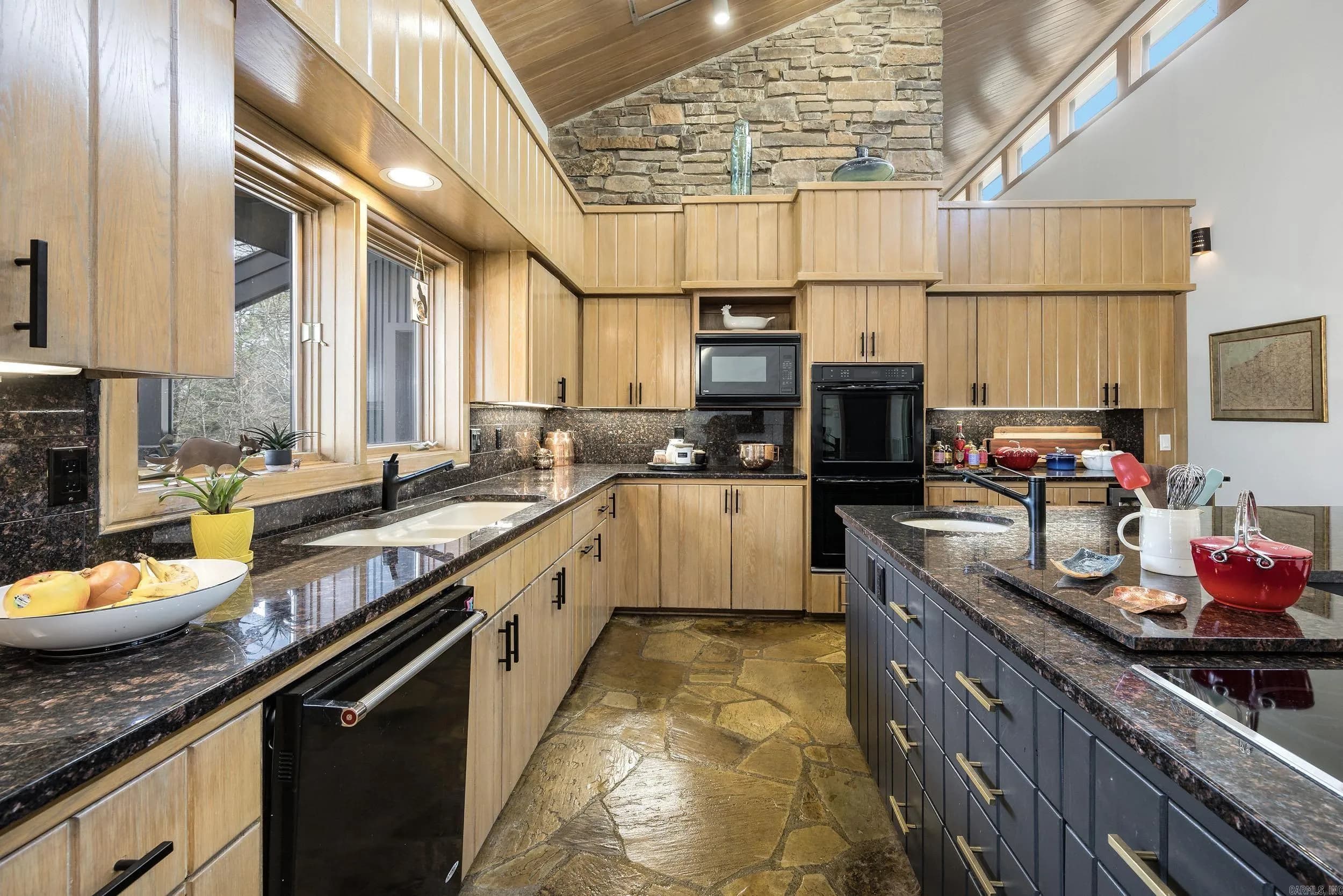 Property at 44  Carmel dr - Image 15