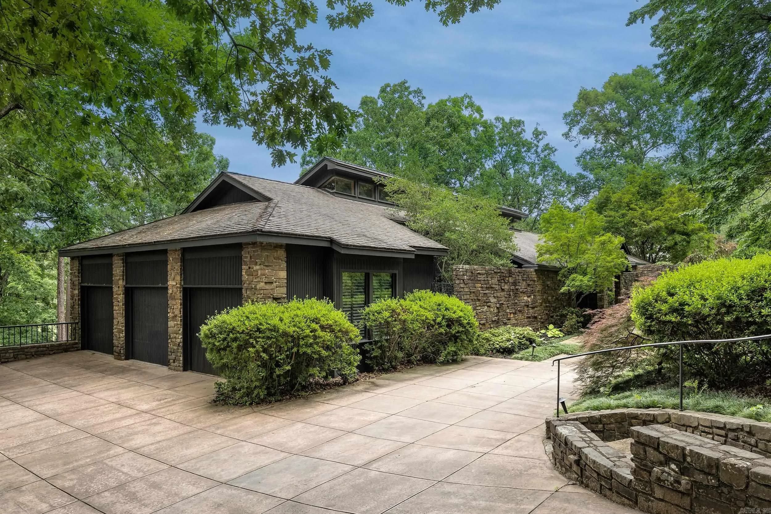 Property at 44  Carmel dr - Image 2