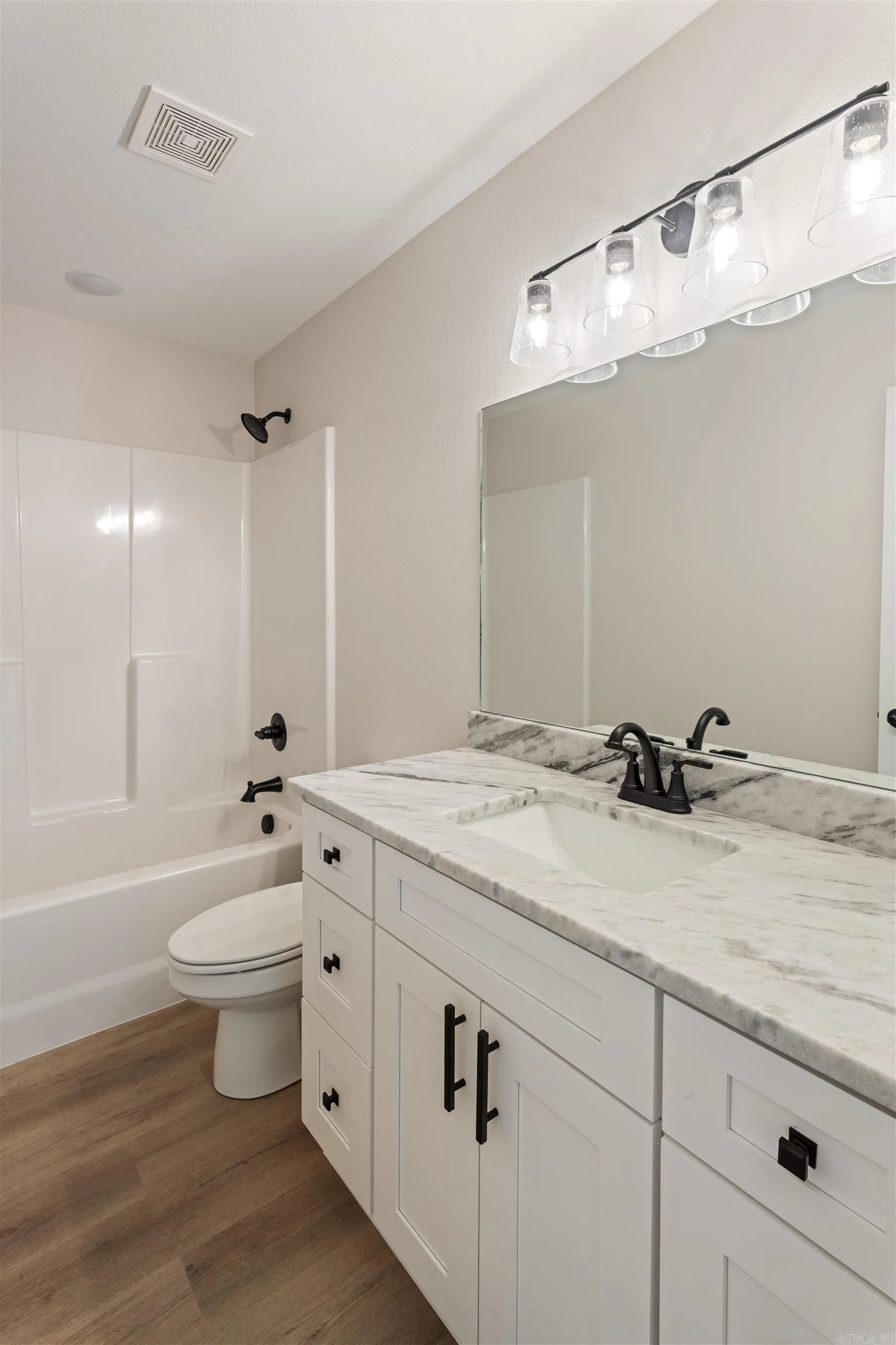 Property at 1204 N Main - Image 14