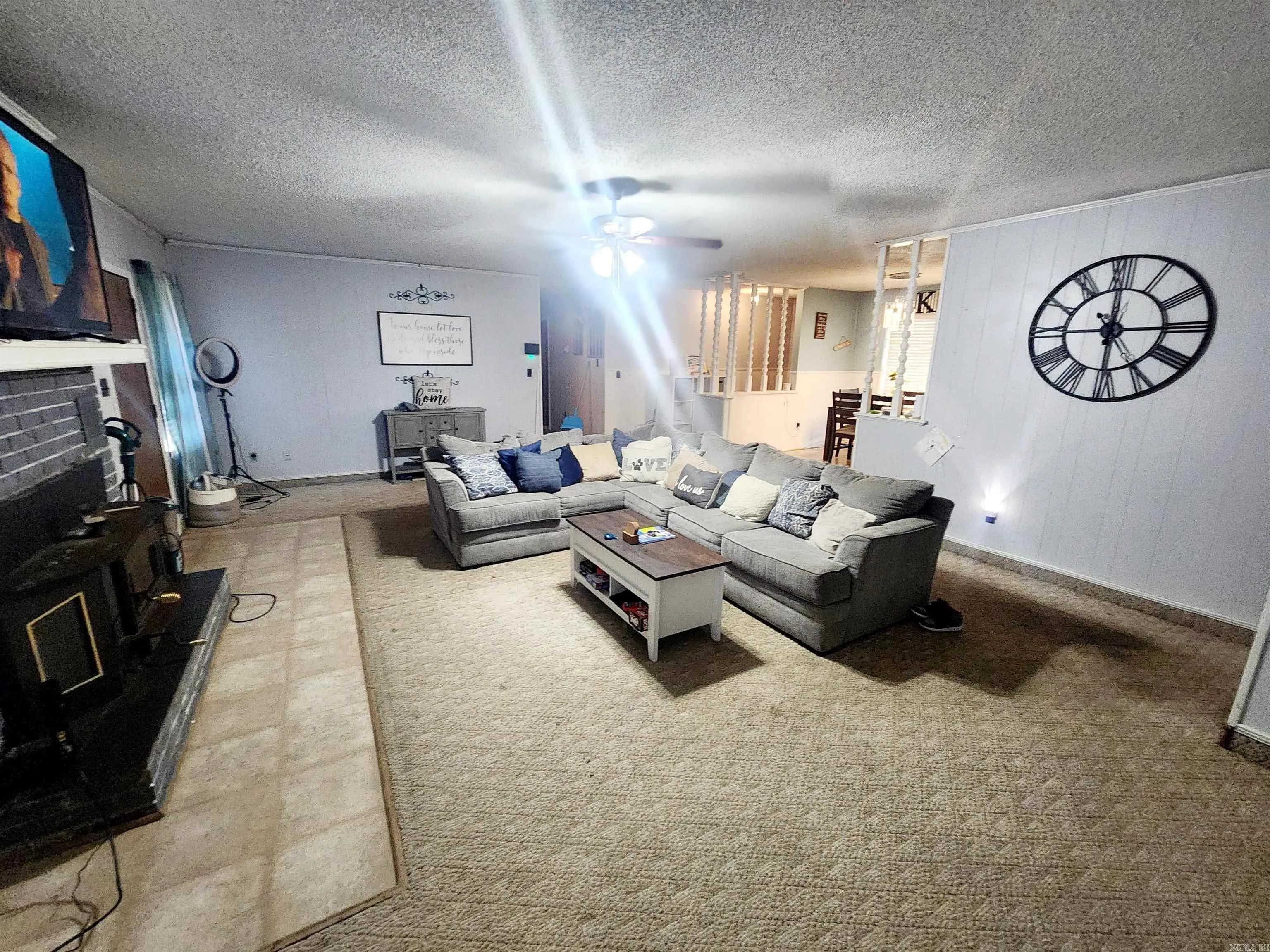Property at 1624  Oakwood - Image 10