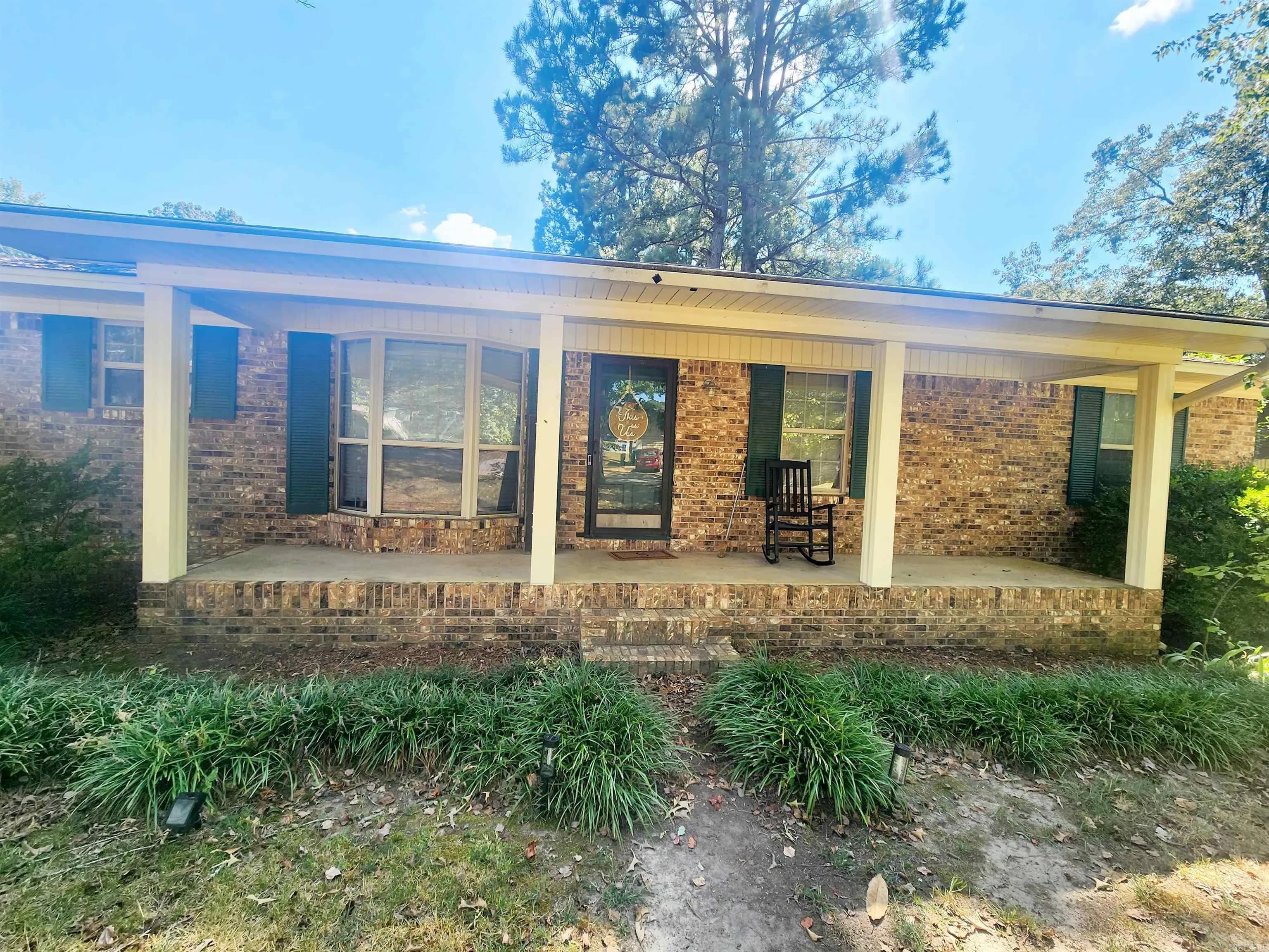 Property at 1624  Oakwood - Image 2