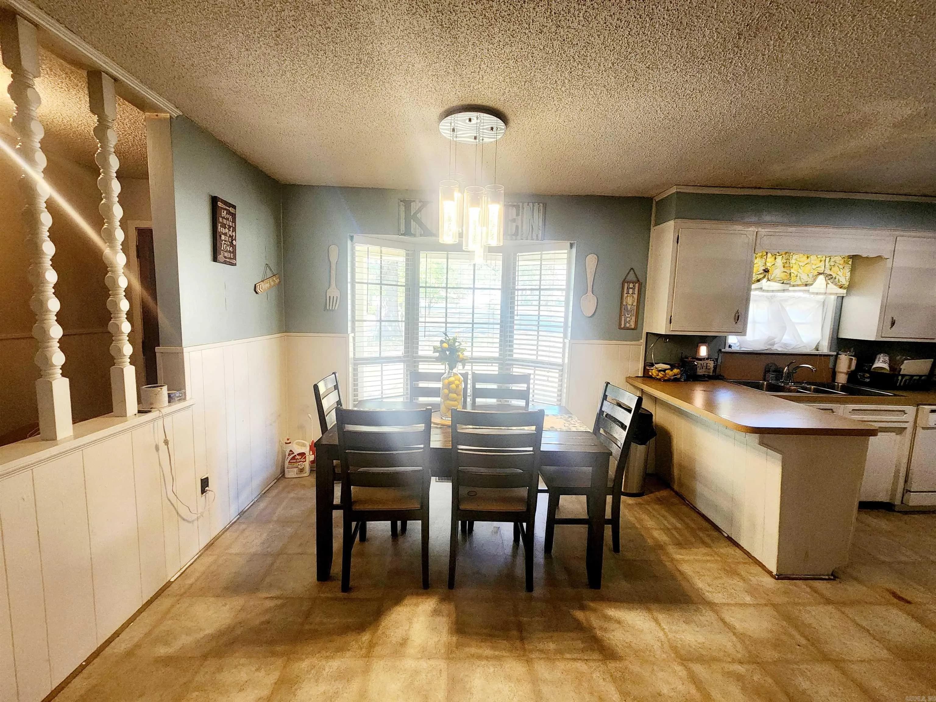 Property at 1624  Oakwood - Image 5